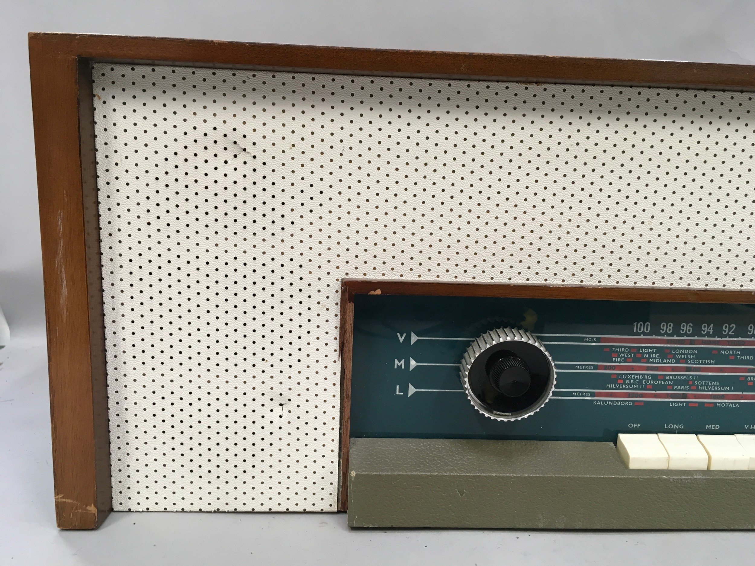 Vintage 1950s Murphy valve Radio (vendor advises this was very first VHF Valve Radio). - Image 3 of 5