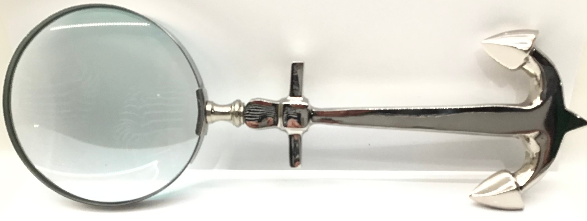 A large anchor shaped magnifying glass. - Image 2 of 3