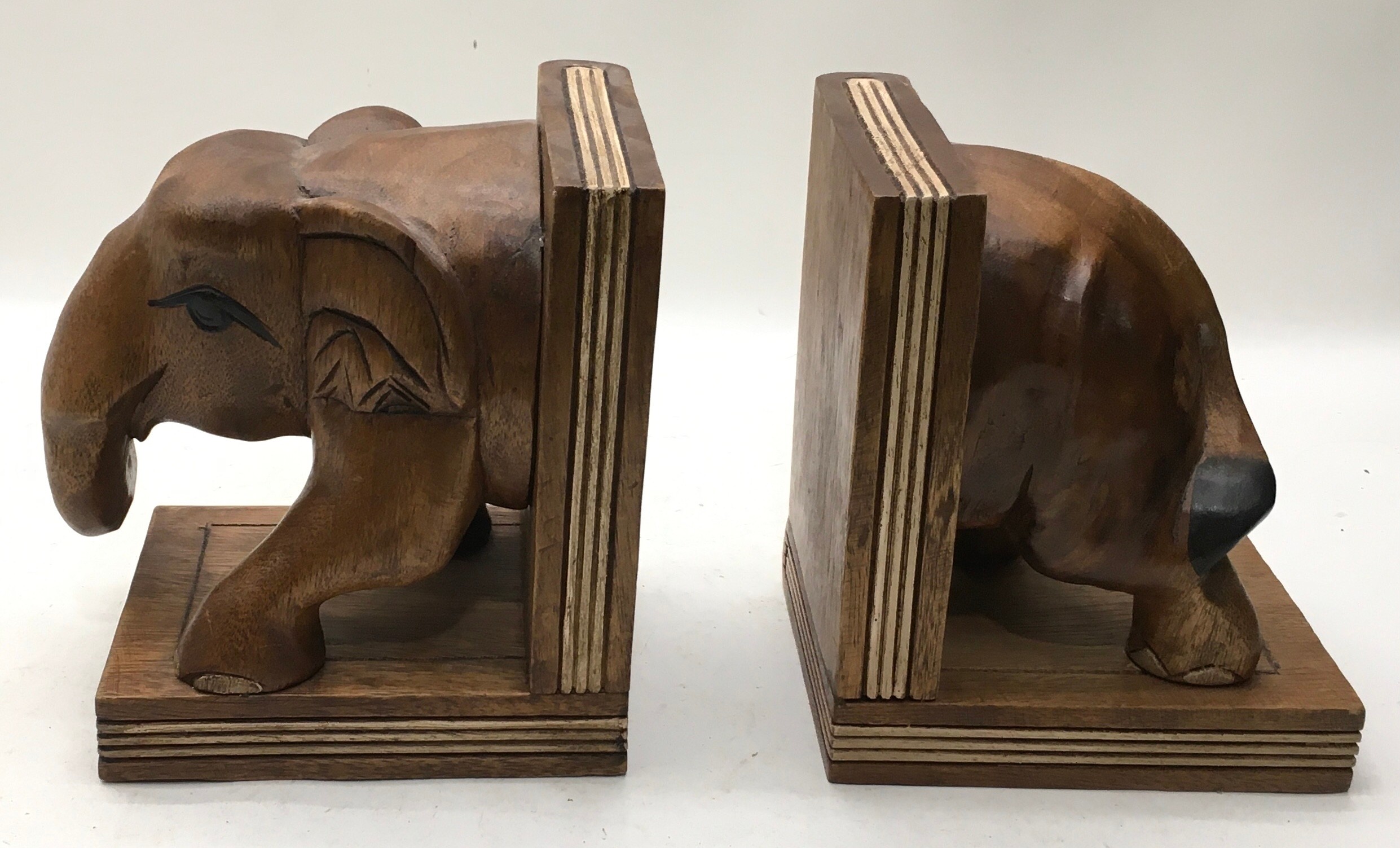 Pair of carved wood bookends in the form of an elephant 20cm tall - Image 2 of 3