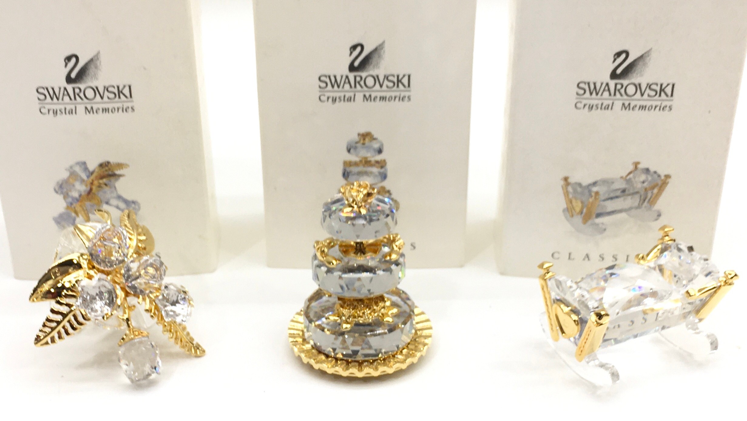 Swarovski Crystal Memories Classics miniatures to include 9460 000 102 Ballet Shoes, 9460 000 094 - Image 2 of 4