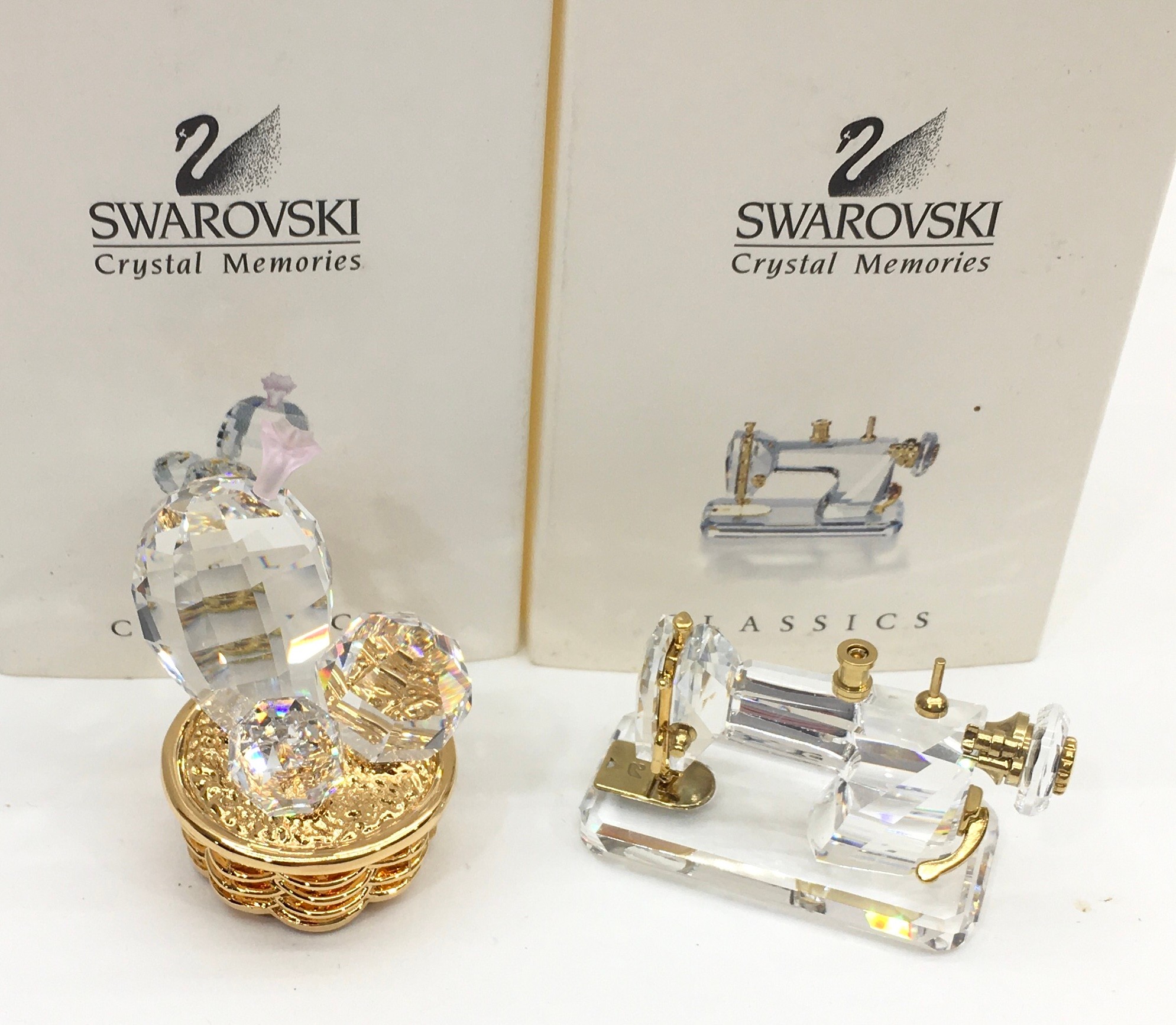 Swarovski Crystal Memories Classics miniatures to include 9460 000 102 Ballet Shoes, 9460 000 094 - Image 3 of 4