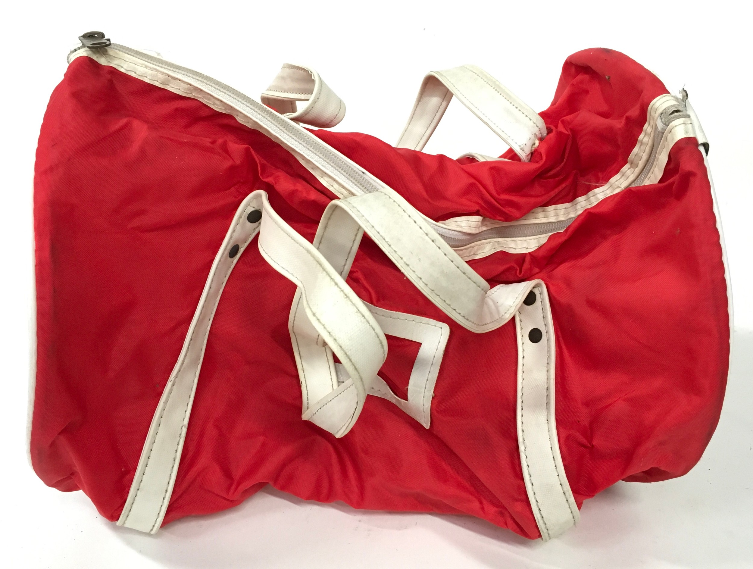 Two vintage 1970's British Airways shoulder bags together with a Speedo Bag. - Image 5 of 5