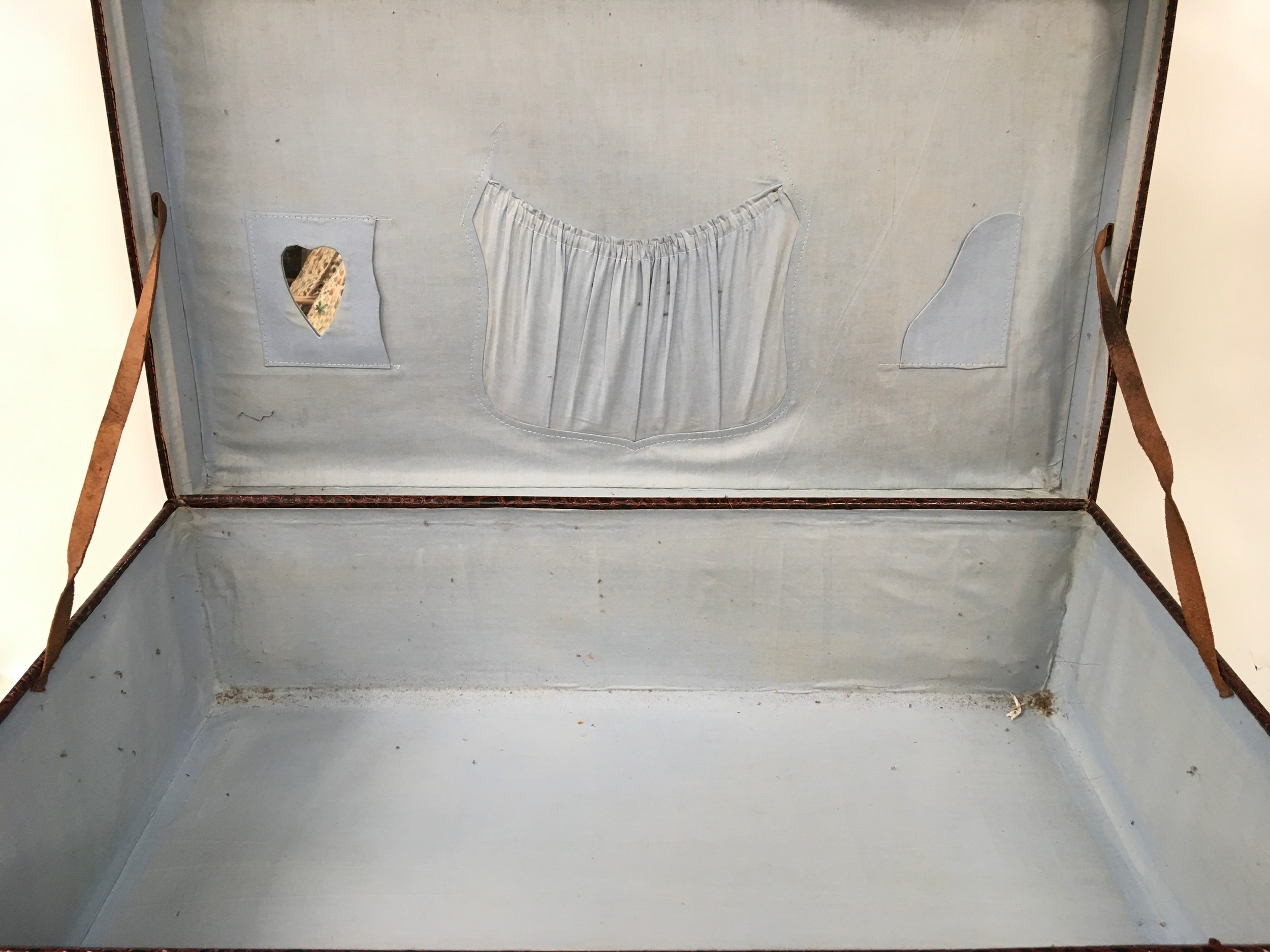 Large vintage faux crocodile skin suitcase with keys 80x48x28cm. - Image 2 of 3