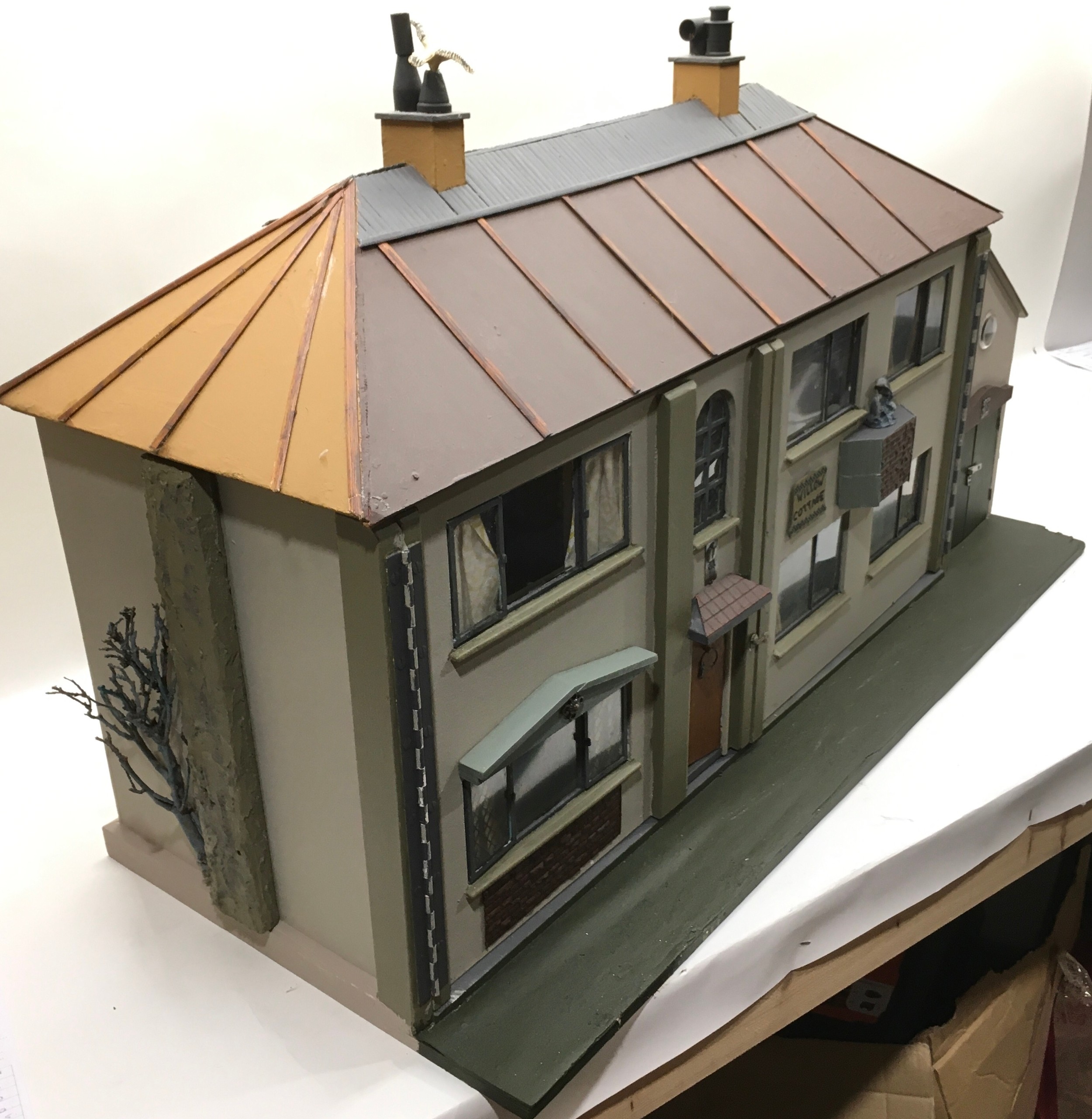 Early "Tri-ang dolls house fully furnished (ready to move into) 70x95x40cm - Image 5 of 6