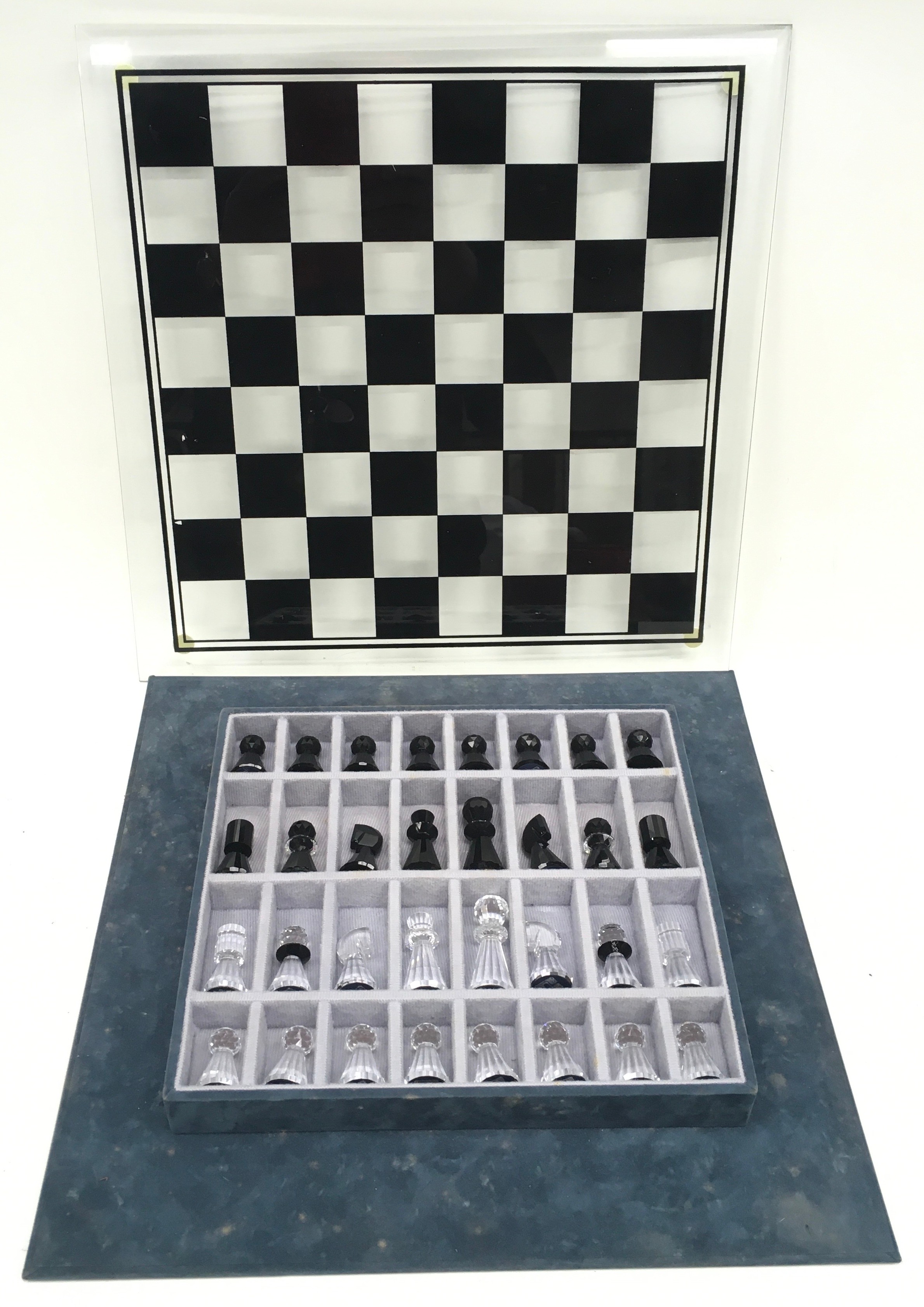 Swarovski complete chess set to include board in velvet presentation case. - Image 4 of 5