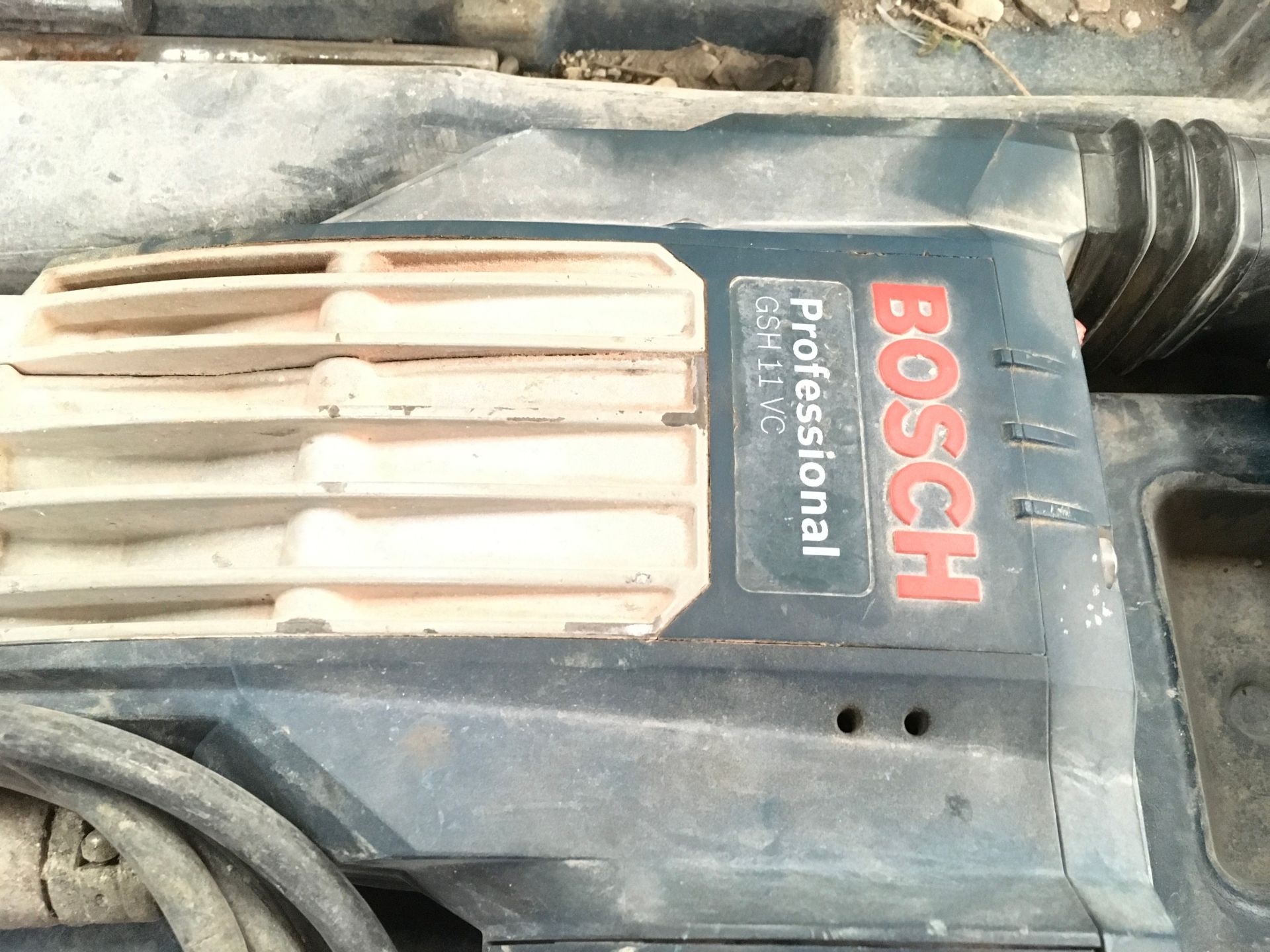 Bosch professional GSH11 VC pneumatic drill. (W3) - Image 2 of 2