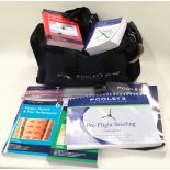 Pilots Flight bag and various pilots manuals (ref 40)