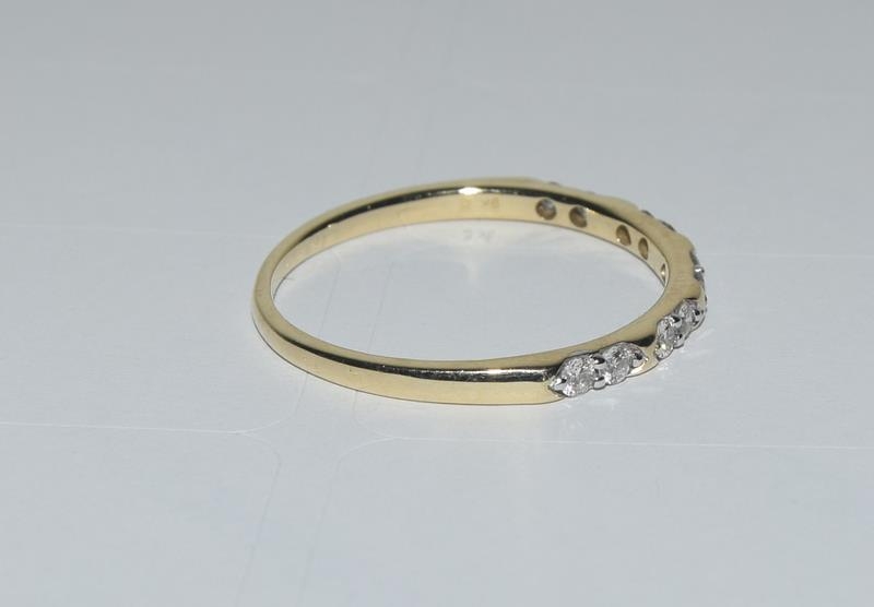 9ct gold ladies diamond 10 stone gold band ring size S - Image 2 of 5