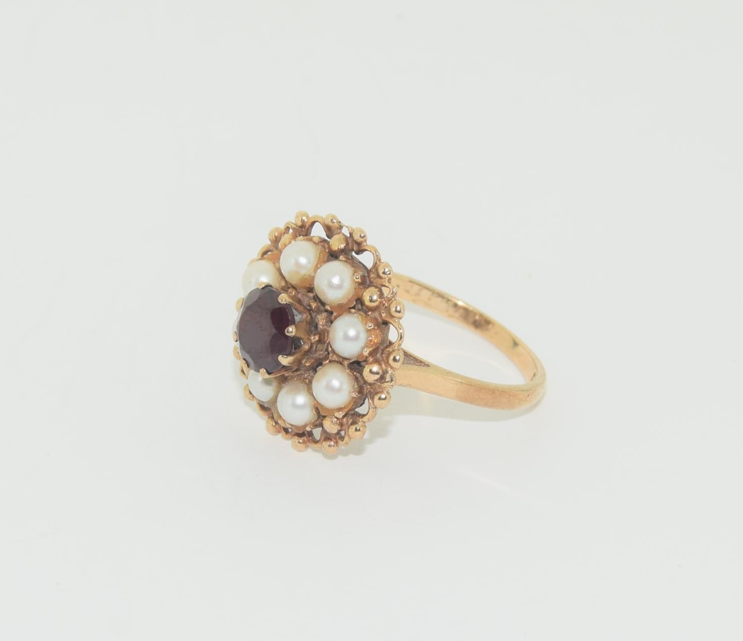 9ct gold ladies antique set garnet and pearl cluster ring size N - Image 4 of 5