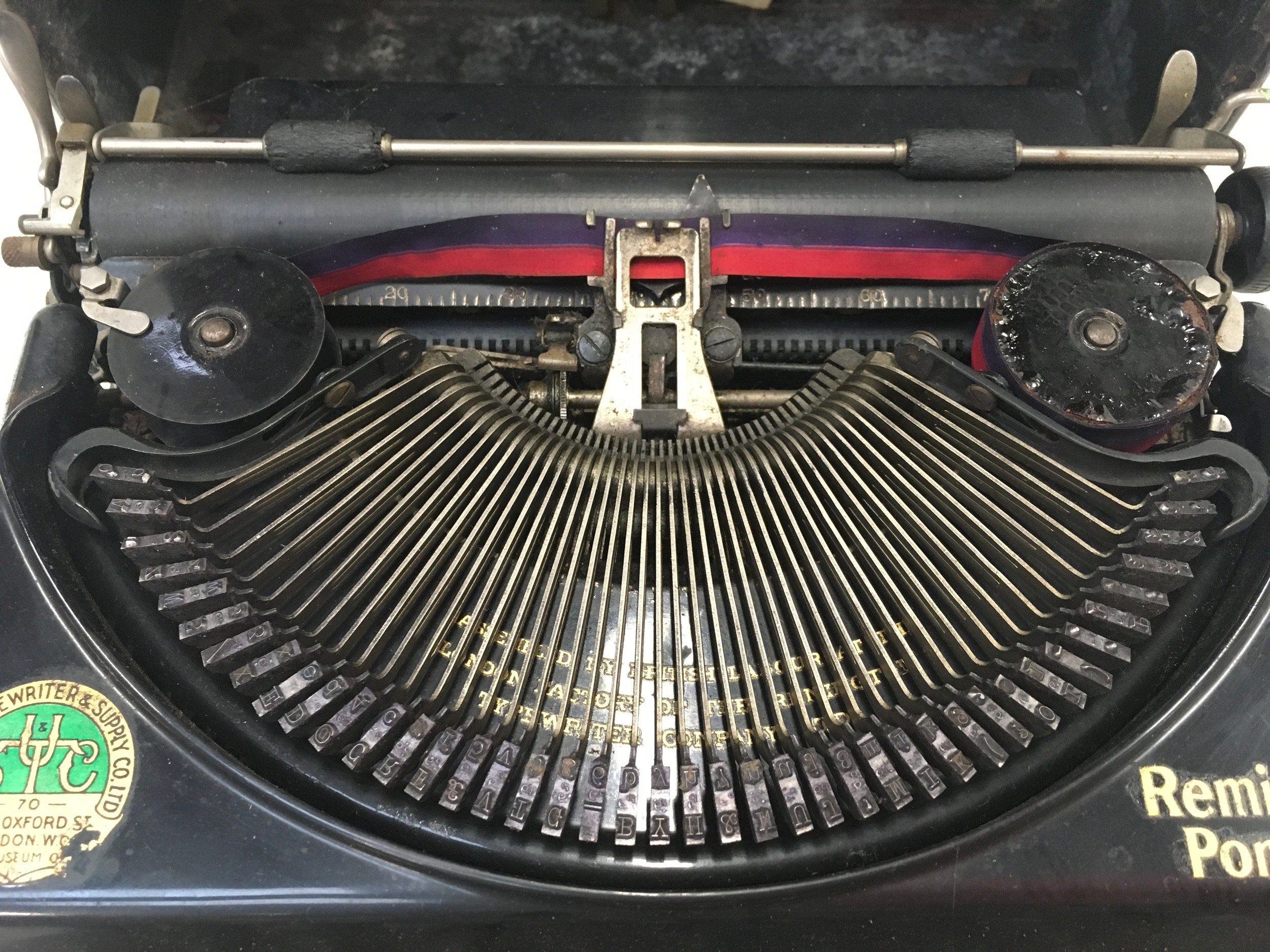 An early 1920's antique Remington typewriter in original case. - Image 3 of 5