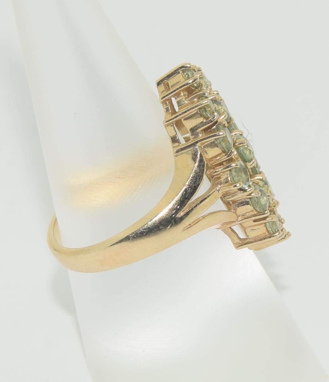 9ct gold ladies Peridot diamond shape ring size P - Image 2 of 5
