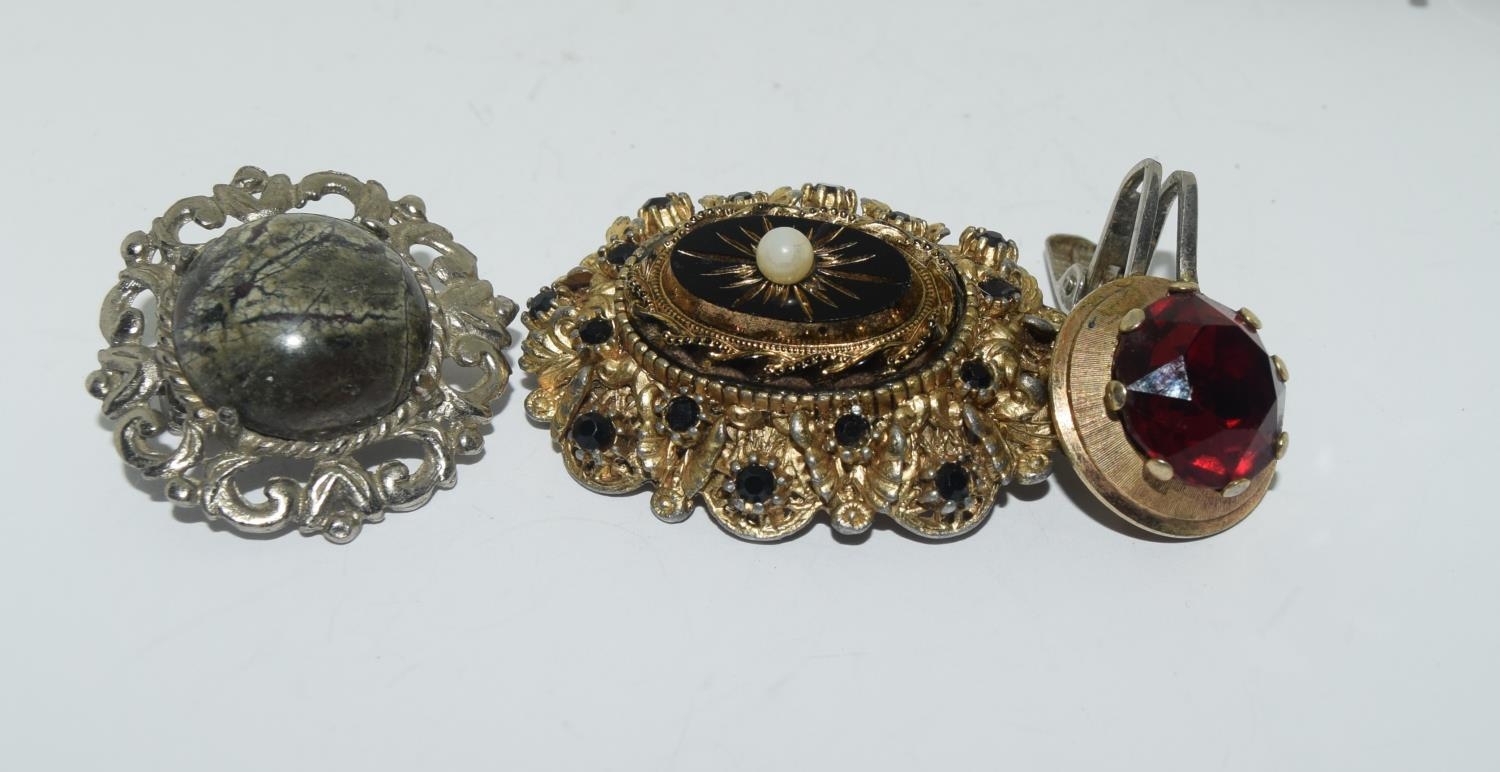 Collection of brooches and costume jewellery - Image 3 of 4