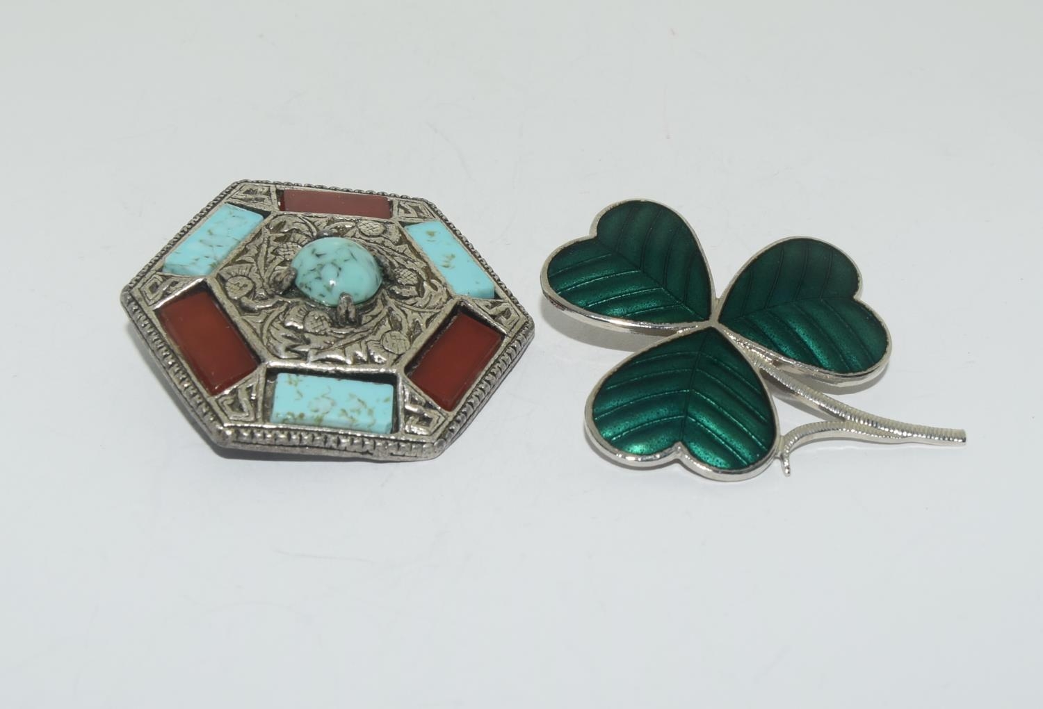 Collection of brooches and costume jewellery - Image 4 of 4