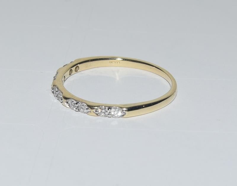 9ct gold ladies diamond 10 stone gold band ring size S - Image 4 of 5