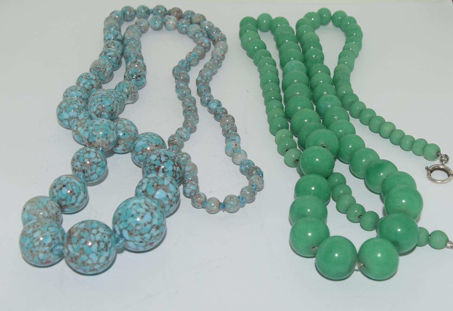 5 x genuine Art Deco glass long flappers necklaces. - Image 2 of 3