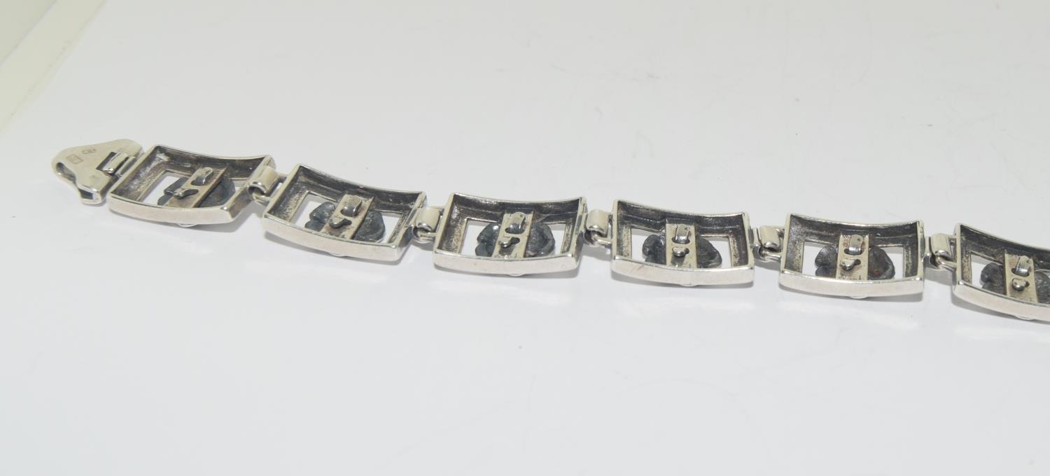 Substantial 925 silver daisy panel bracelet. - Image 3 of 3