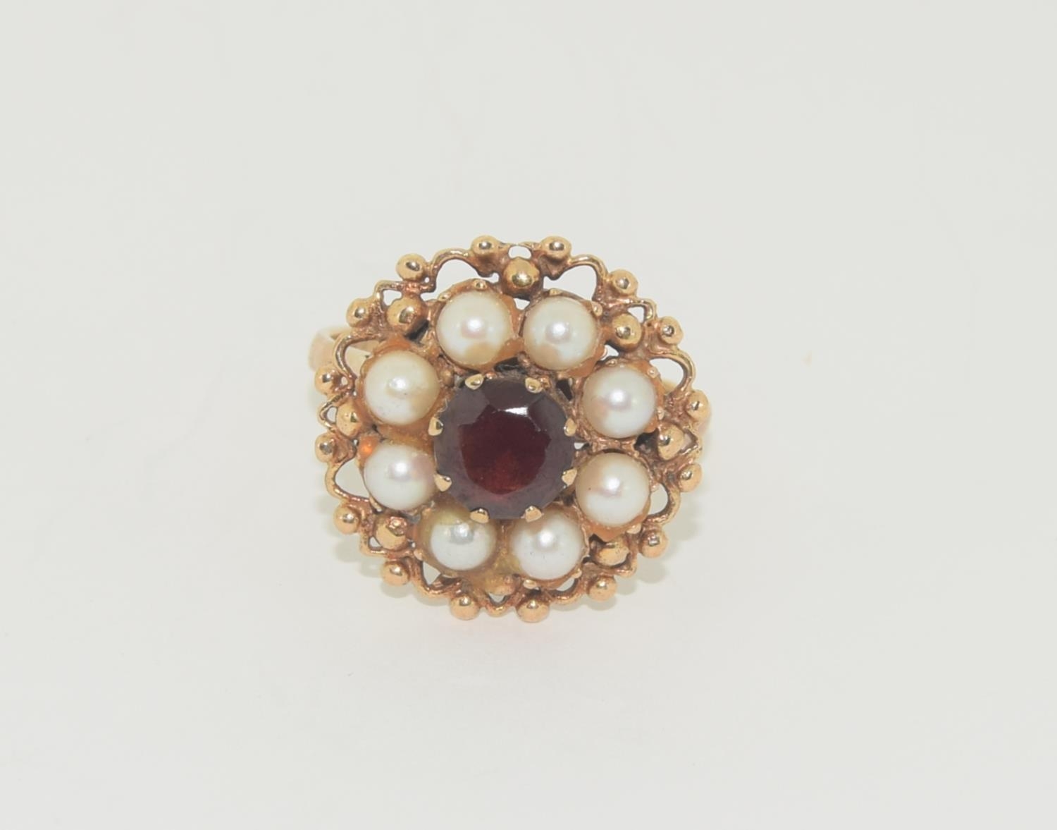 9ct gold ladies antique set garnet and pearl cluster ring size N - Image 5 of 5