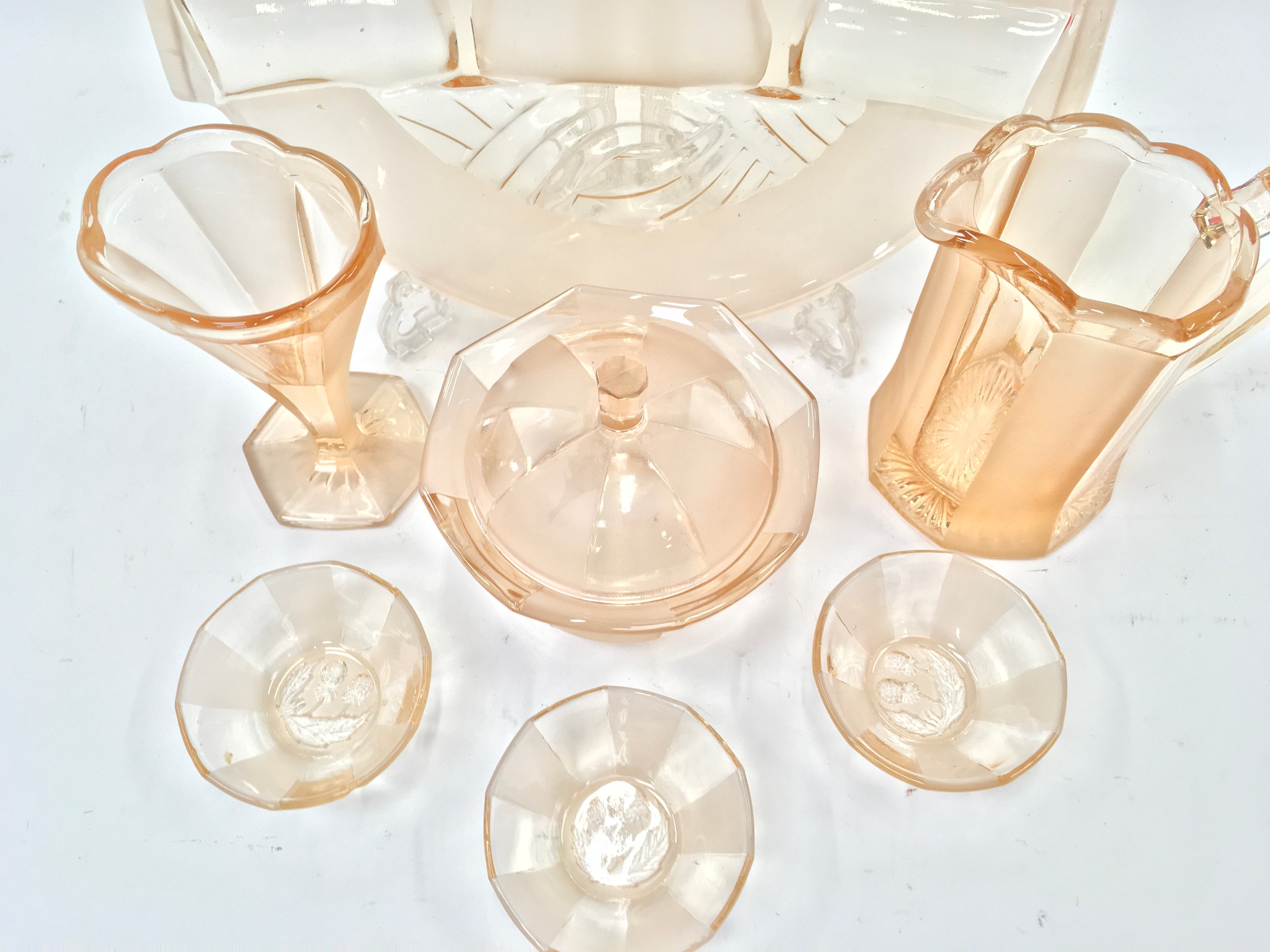 A collection of vintage Art Deco amber coloured dressing table glassware. - Image 3 of 4