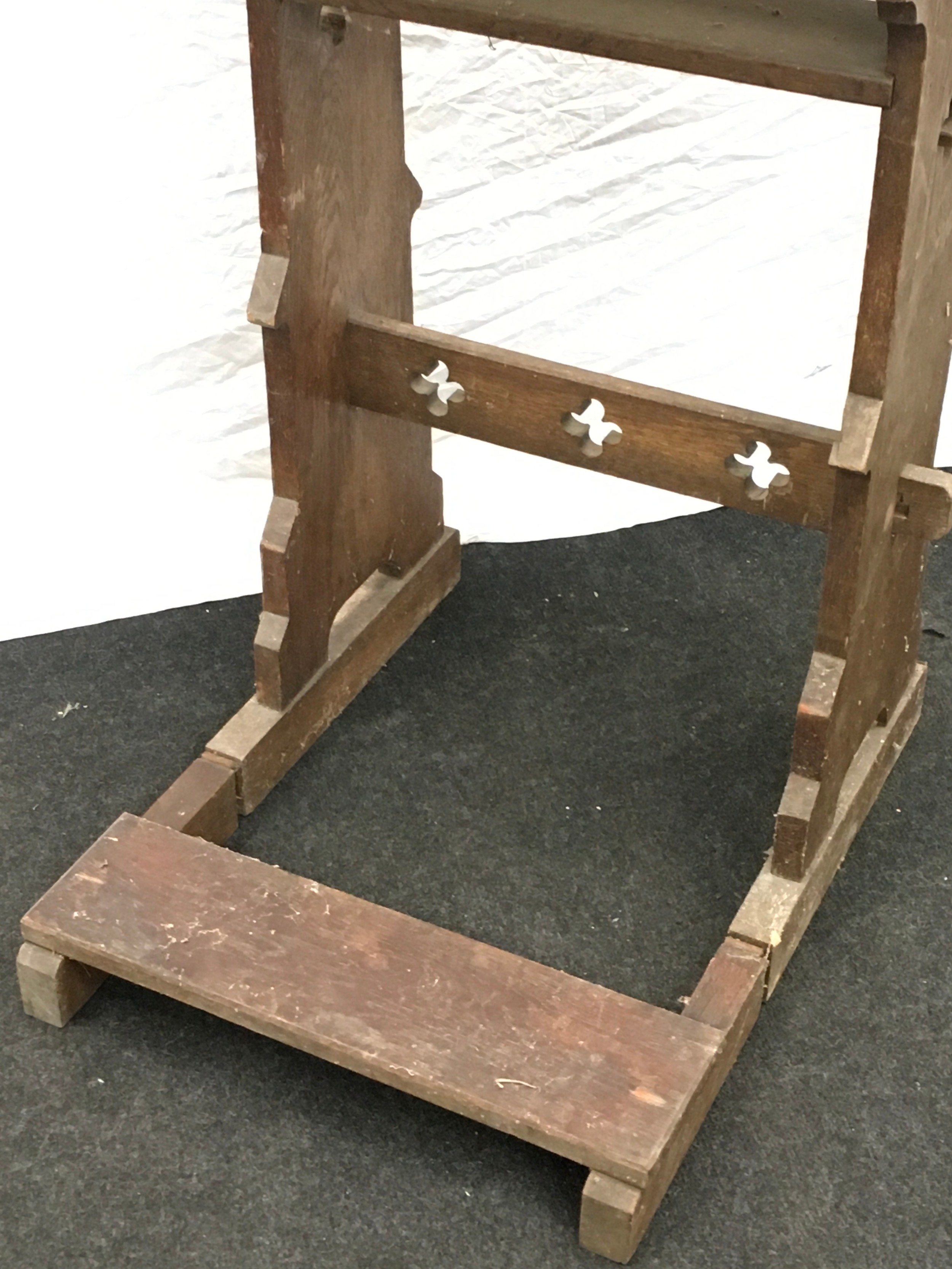 Small single prayer lectern with a folding knelling panel 80x50x60cm - Image 3 of 4