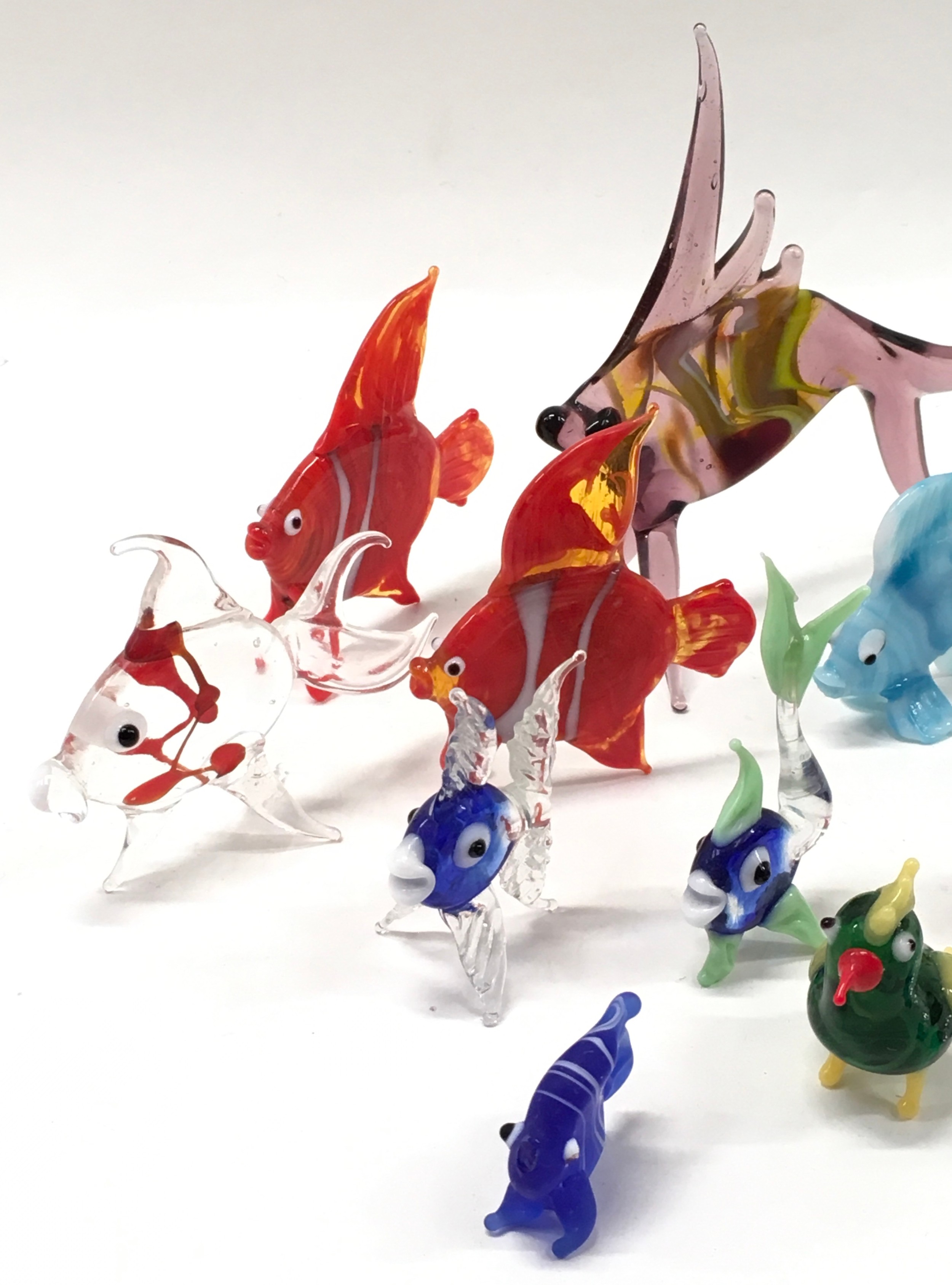 A collection of small Murano glass fish. - Image 2 of 4