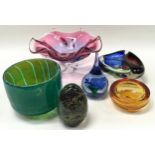 Mixed coloured glassware to include Medina and Murano items