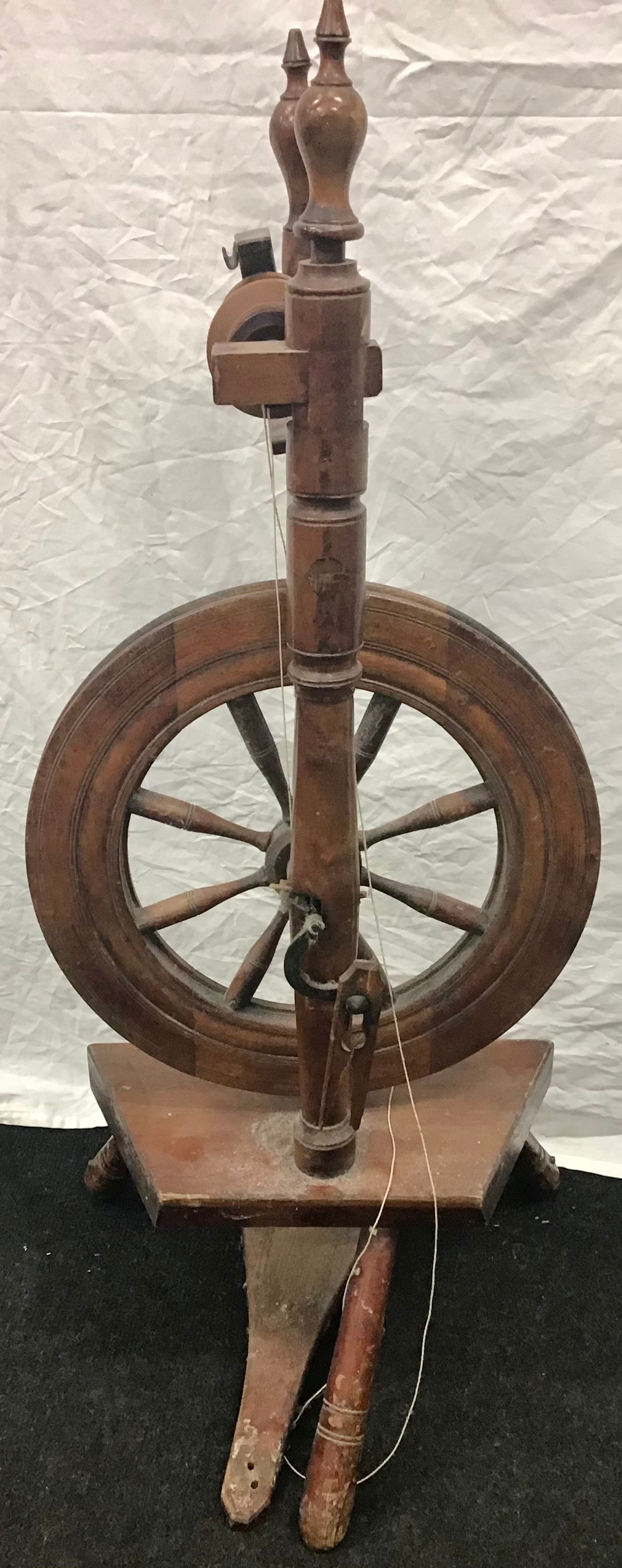 Wool spinning wheel - Image 3 of 3