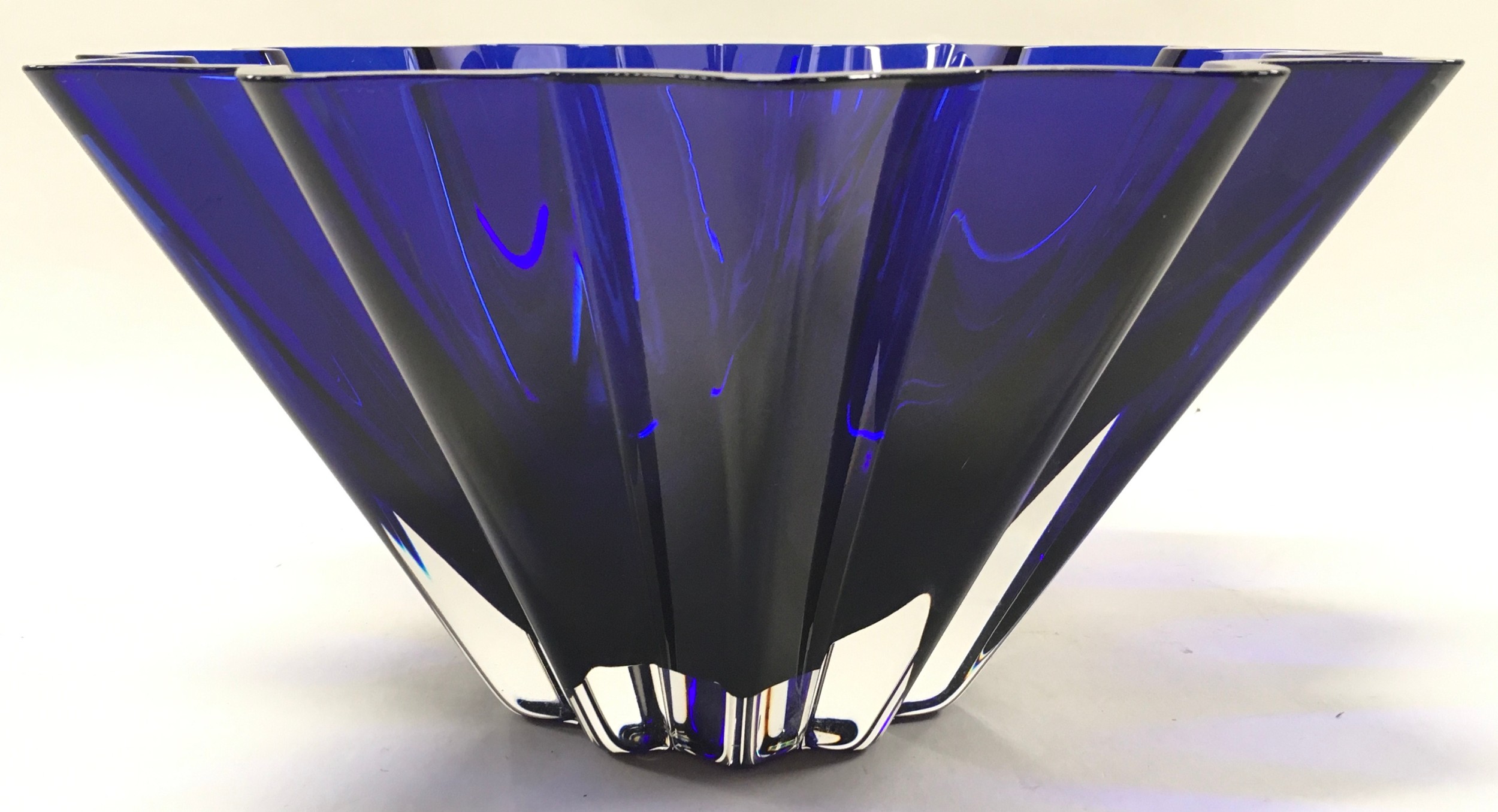 Dartington cobalt blue ribbed/pleated hand blown glass bowl diameter 31cm at widest point. - Image 3 of 4