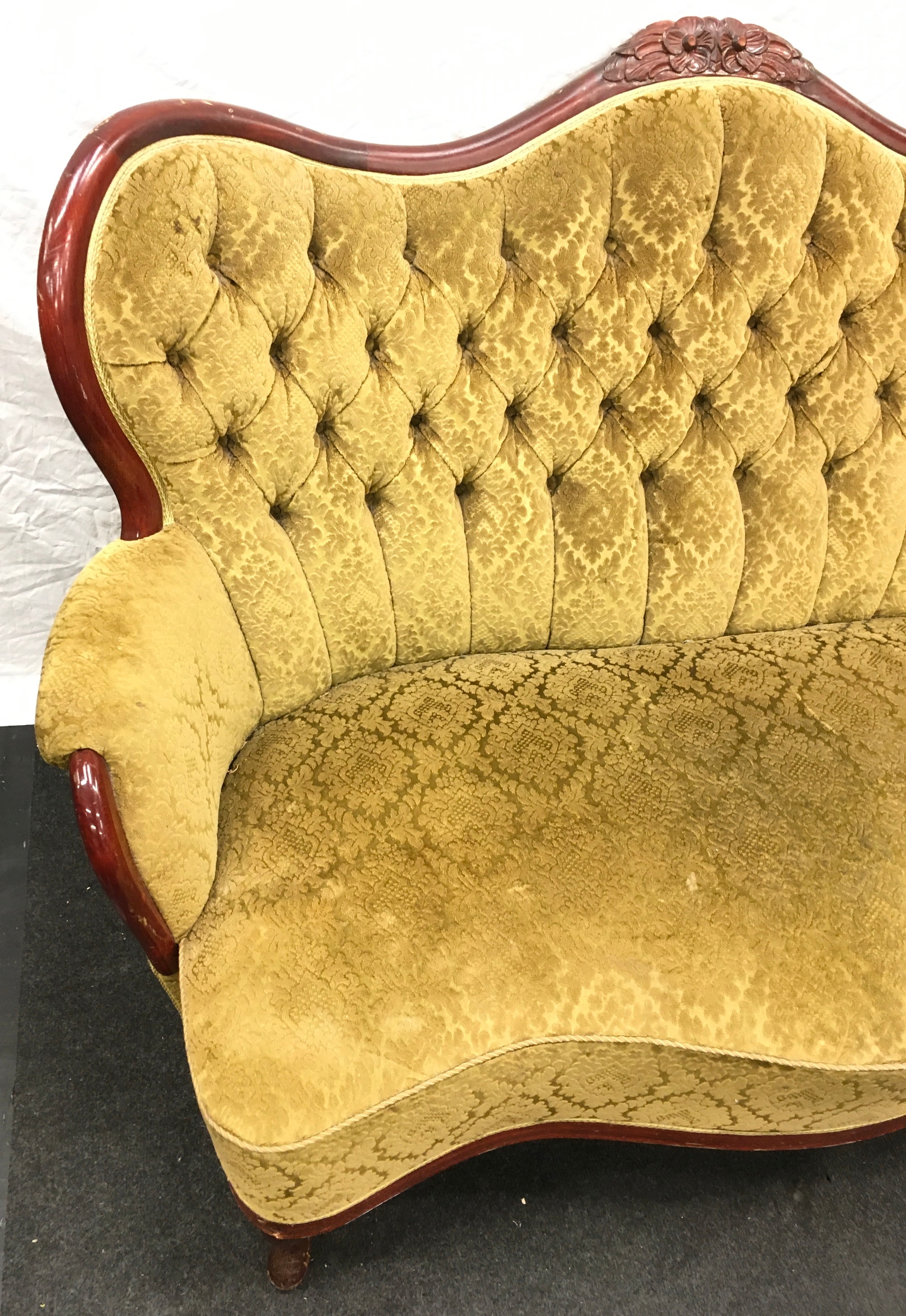 Victorian show wood surround scalloped shape button back 2 seat settee 909x130x70cm - Image 2 of 4