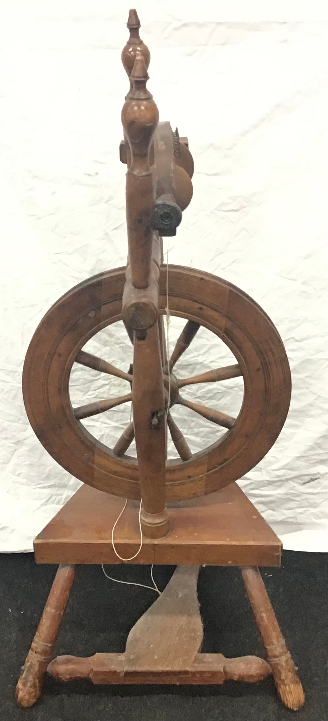 Wool spinning wheel