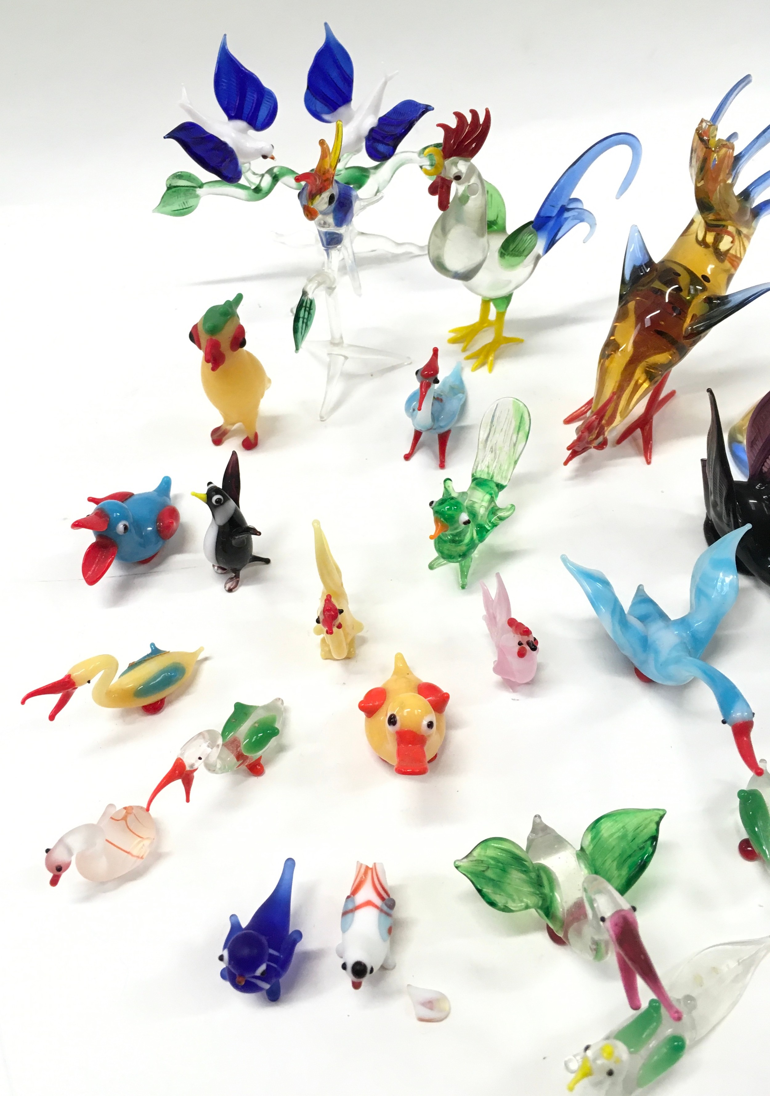 A collection of small Murano glass birds. - Image 2 of 4