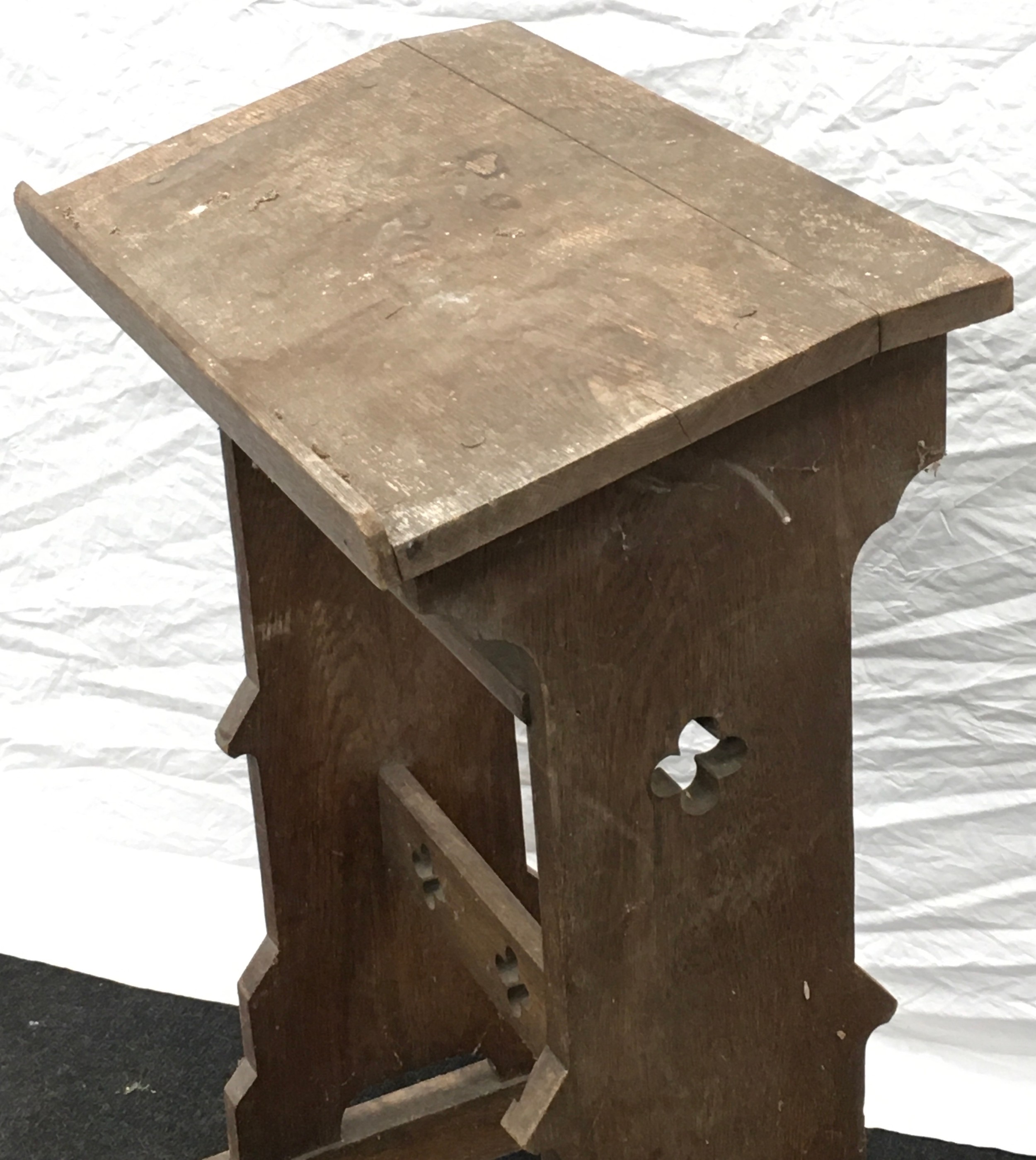 Small single prayer lectern with a folding knelling panel 80x50x60cm - Image 2 of 4