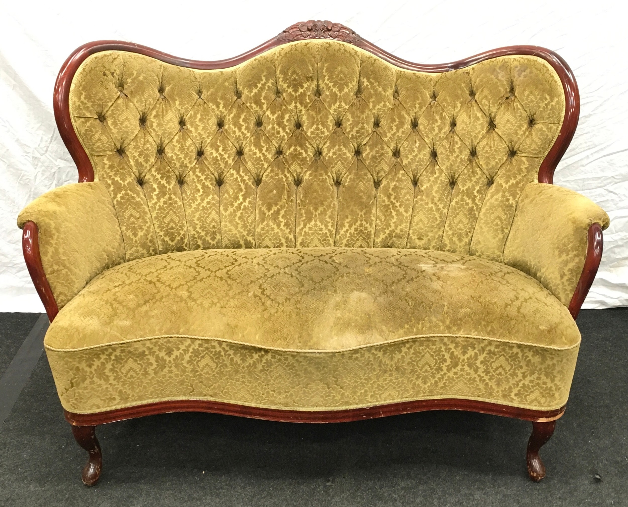 Victorian show wood surround scalloped shape button back 2 seat settee 909x130x70cm