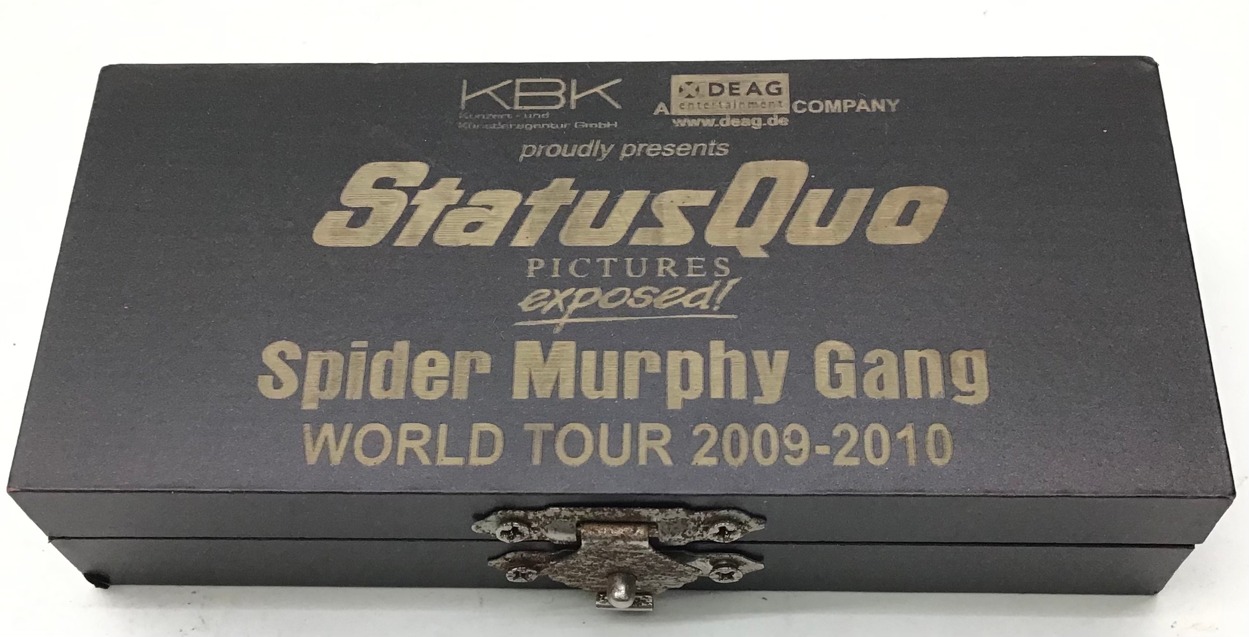 STATUS QUO PENKNIFE. Here we have a genuine boxed penknife from the 2009 - 2010 World Tour.