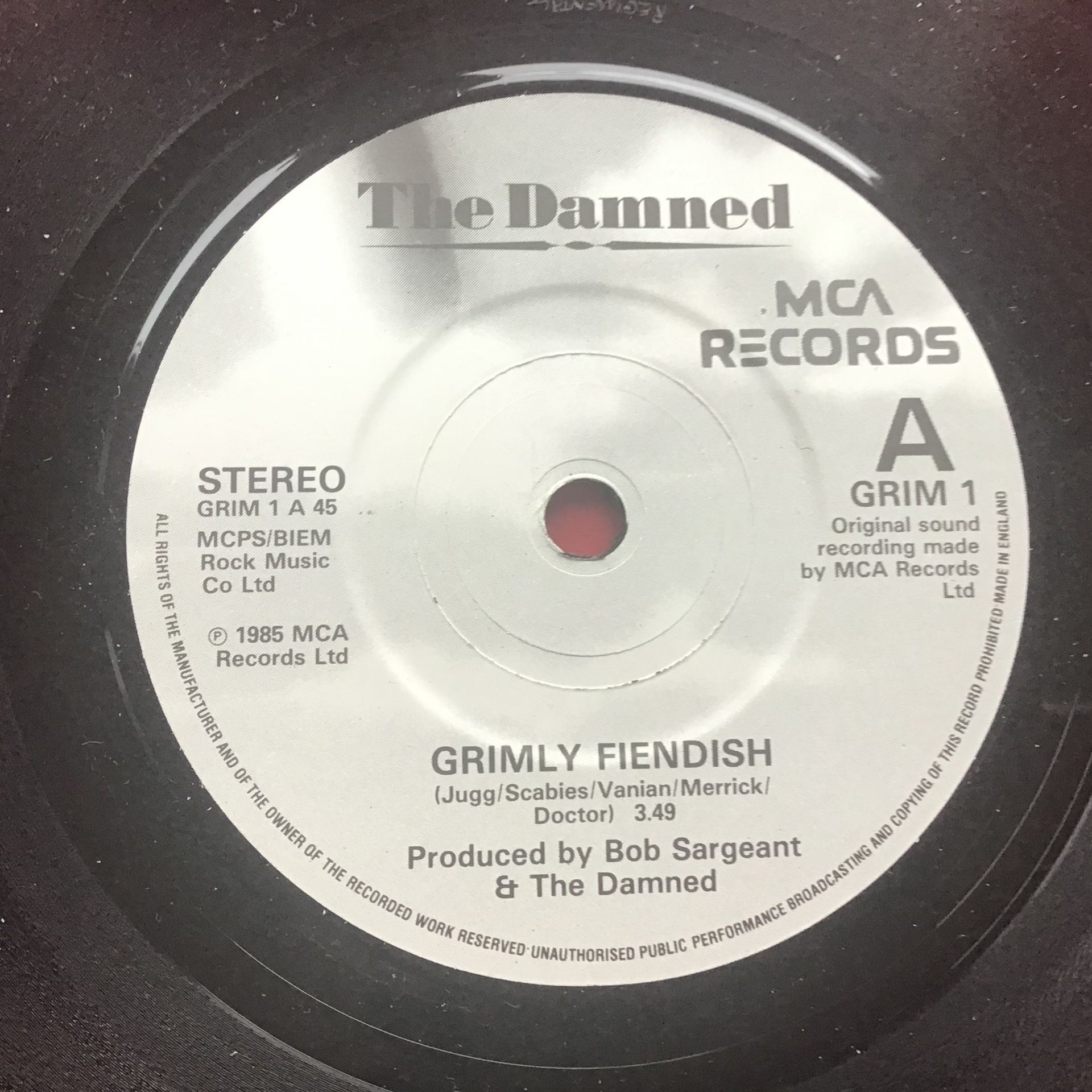 THE DAMNED - 'GRIMLY FIENDISH' 7" G/F P/S SIGNED BY BRYN MERRICK. Released in 1985 on MCA Records - Image 3 of 5