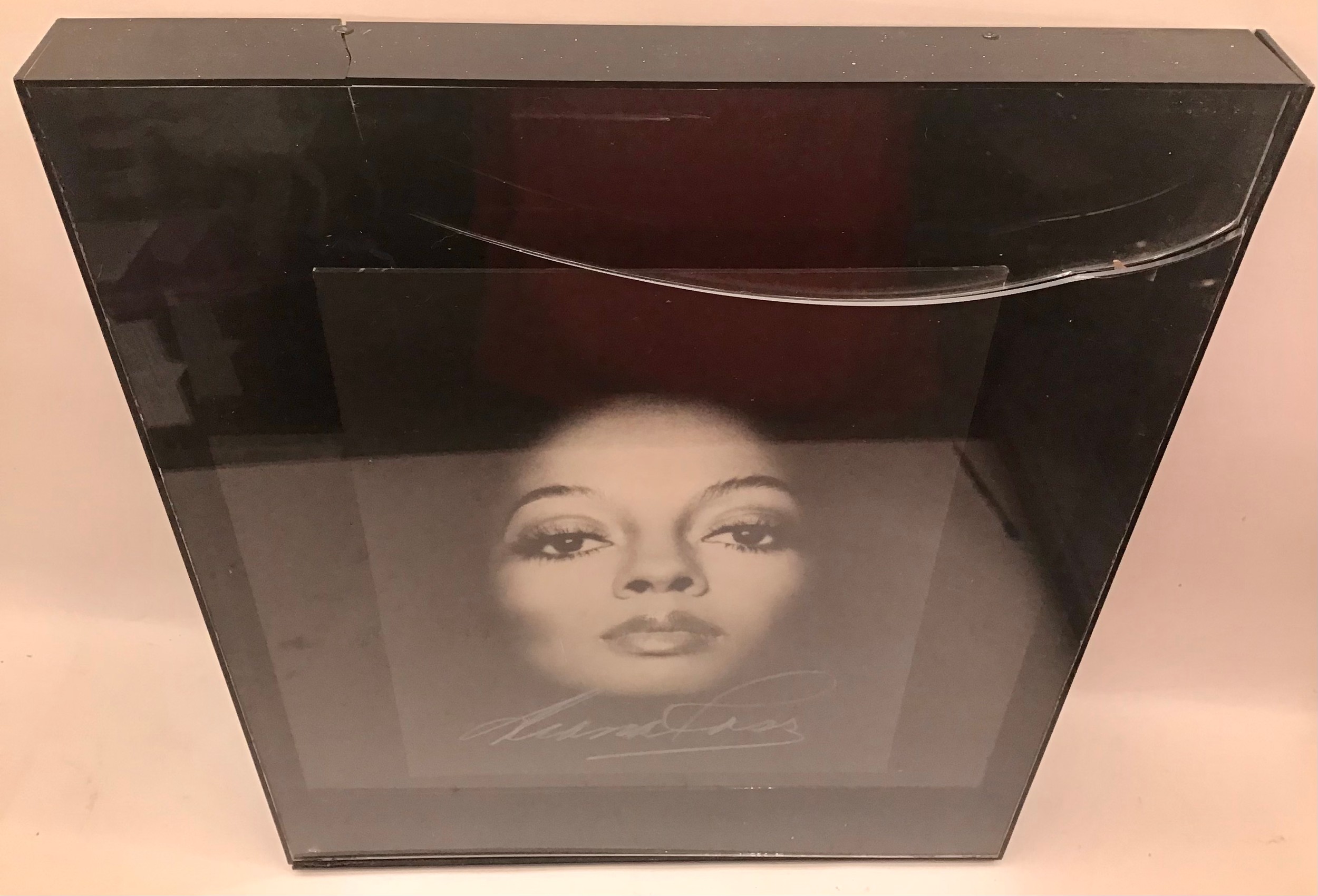 DIANA ROSS B&W SIGNED PHOTO. From a serious collector of Diana Ross memorabilia we have this 44 x - Image 3 of 4