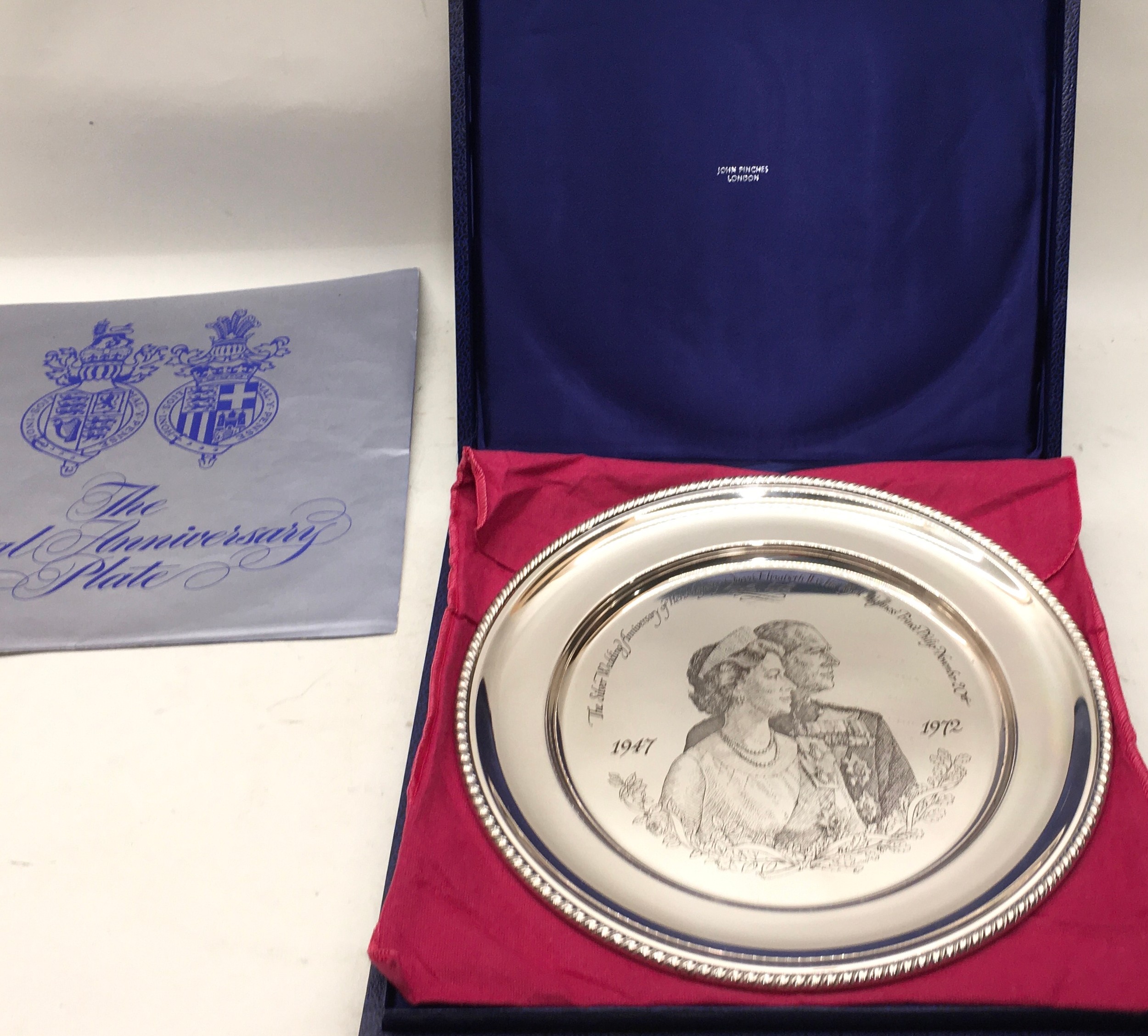 Silver Ltd edition commemorative plate to celebrate Queen Elizabeth II silver wedding anniversary in - Image 5 of 7