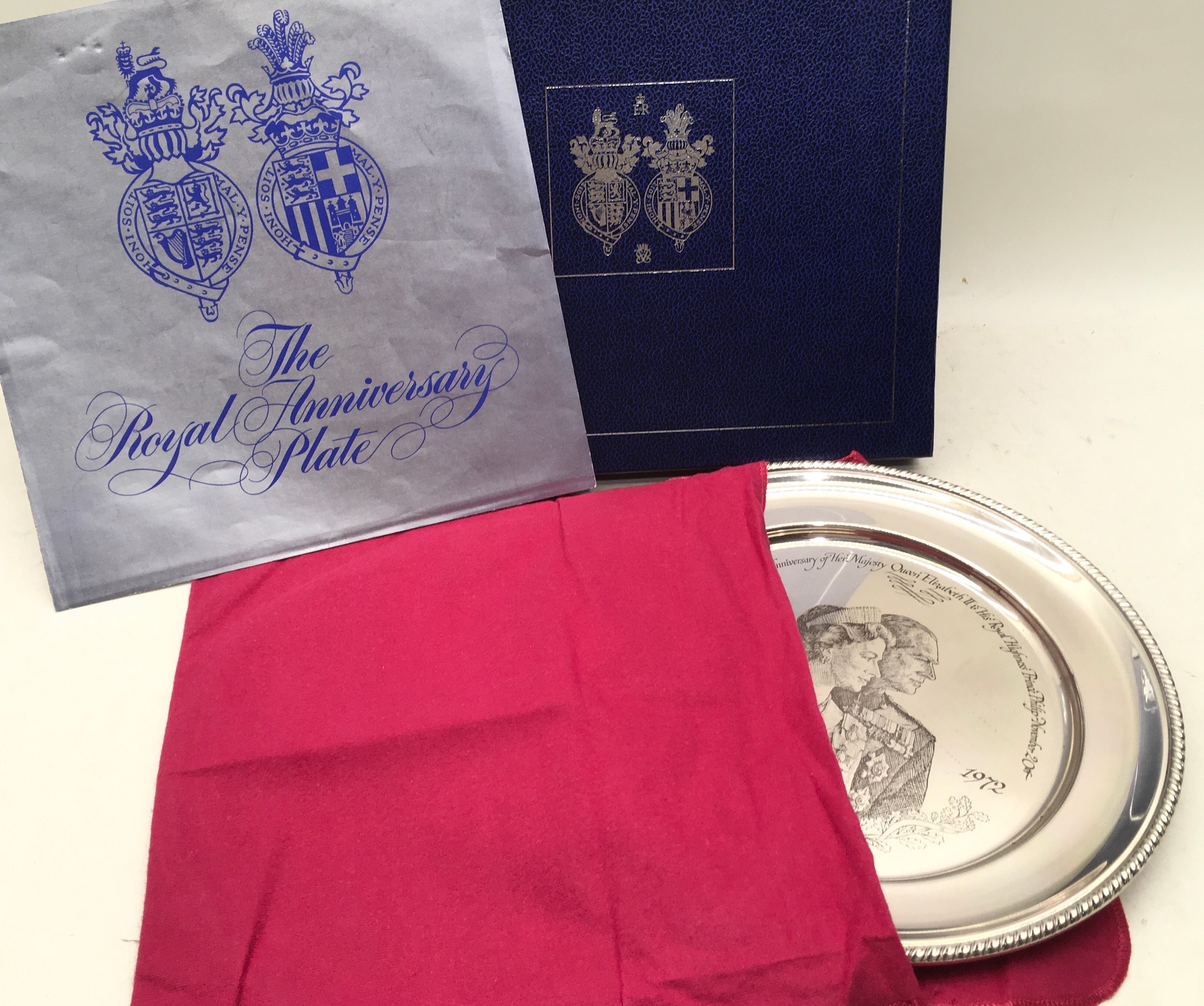 Silver Ltd edition commemorative plate to celebrate Queen Elizabeth II silver wedding anniversary in - Image 4 of 7