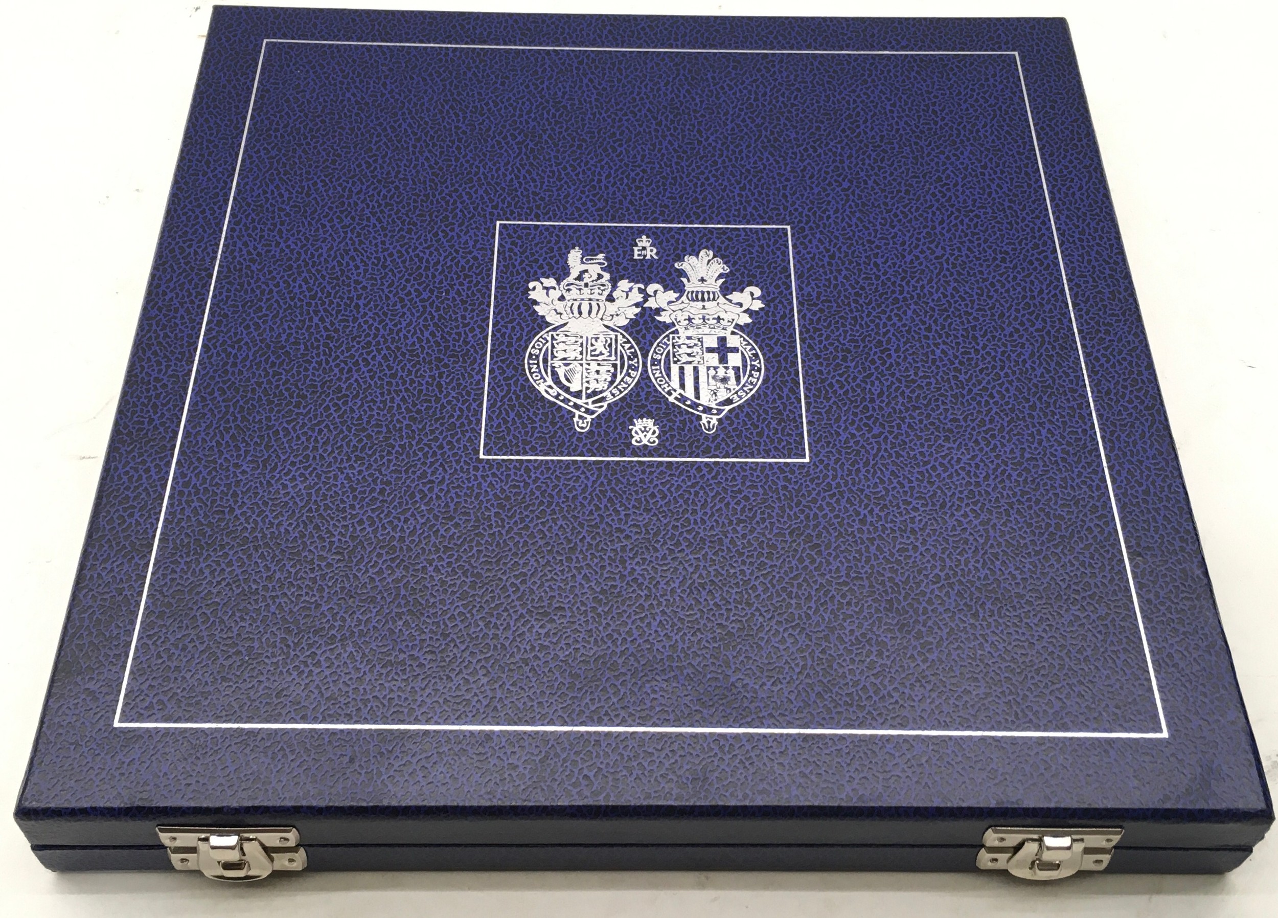 Silver Ltd edition commemorative plate to celebrate Queen Elizabeth II silver wedding anniversary in - Image 7 of 7