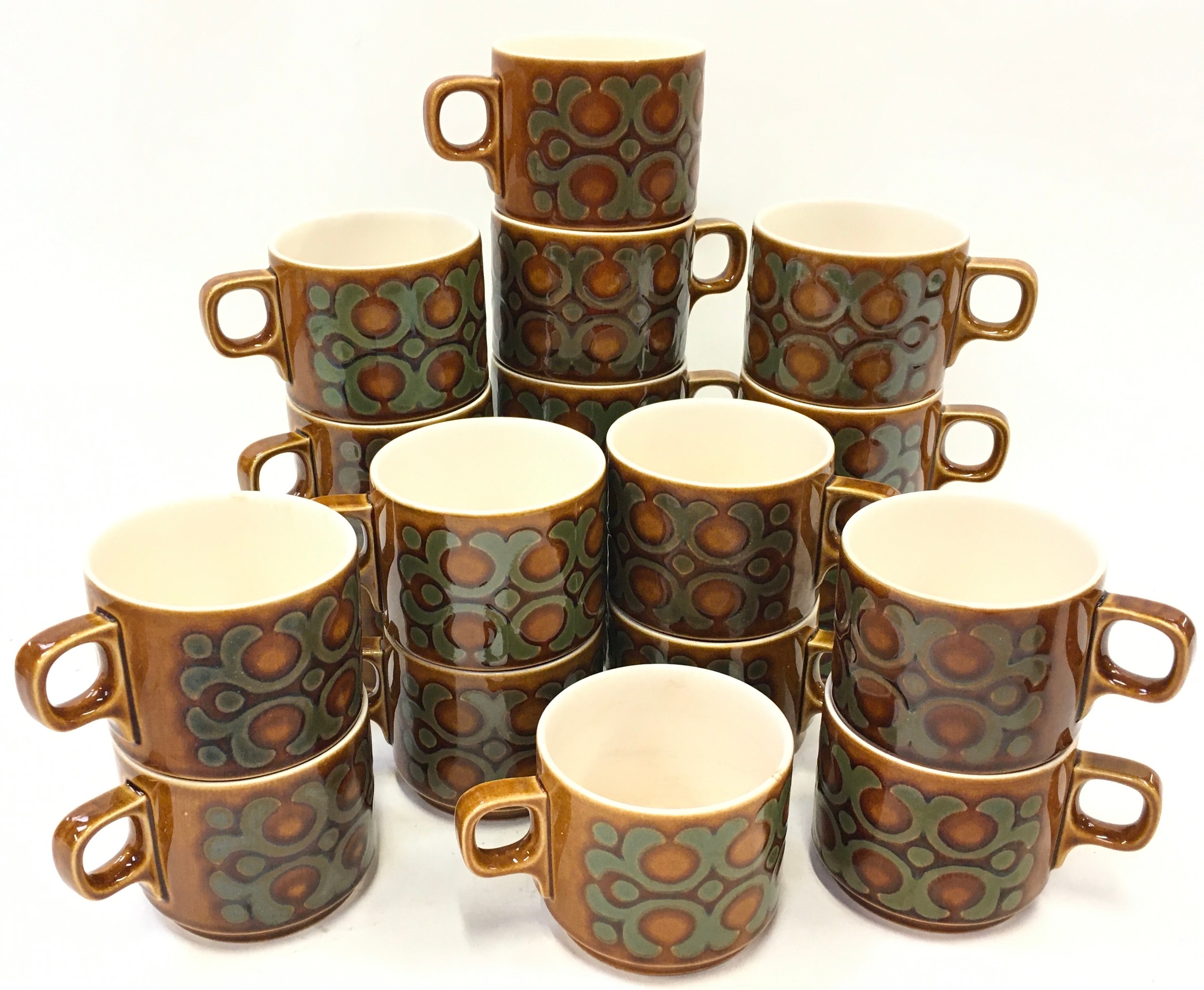 Extensive collection of Hornsey pottery teaware in the Bronte pattern to include cups, mugs, tea and - Image 4 of 5