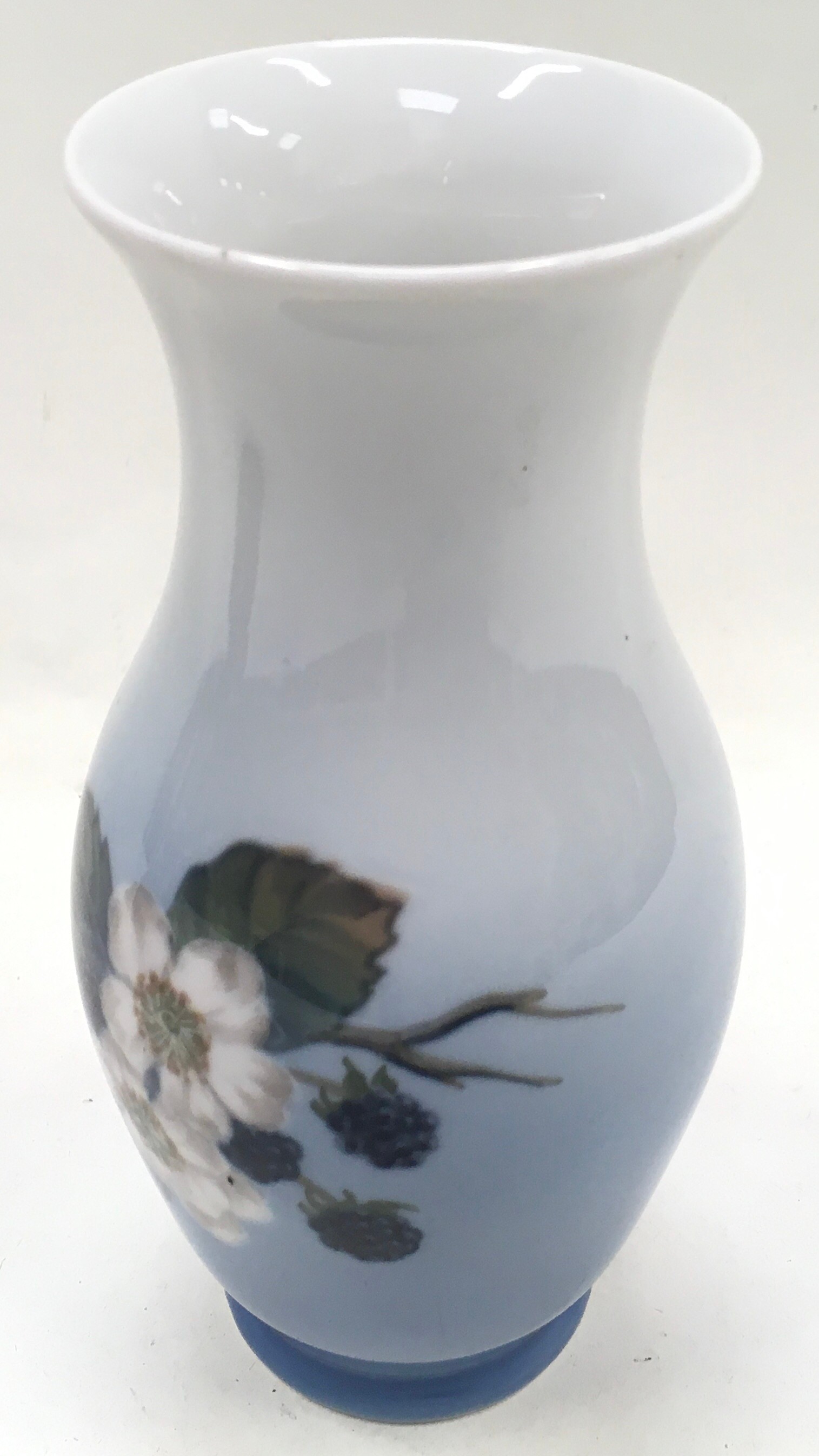 Royal Copenhagen Blue Blackberry Vase together a sitting Bing & Grondahl cat - Image 2 of 4