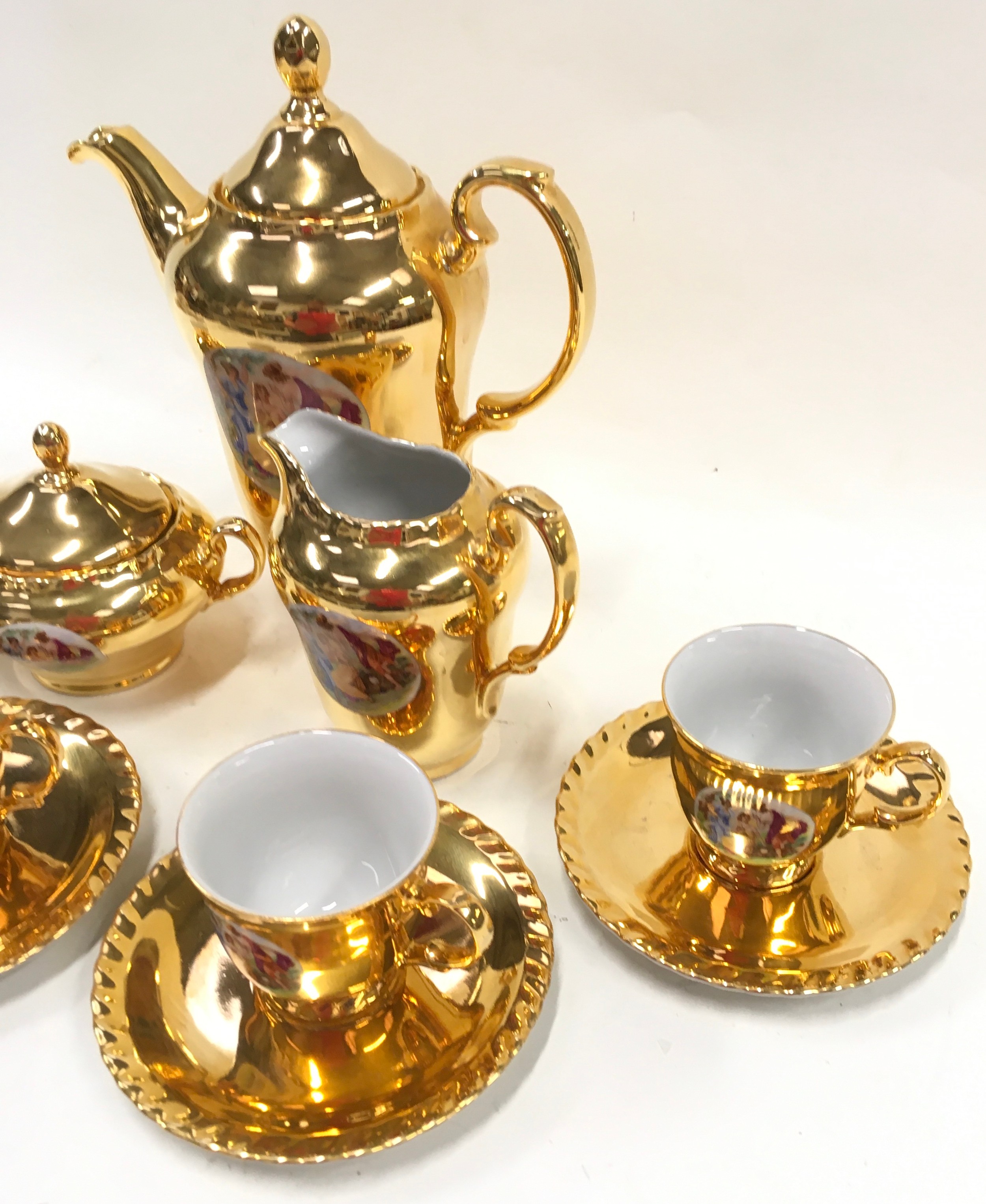 Vintage coffee service by Thun porcelain of Czechoslovakia, presented in a high gloss gilded finish. - Image 4 of 5