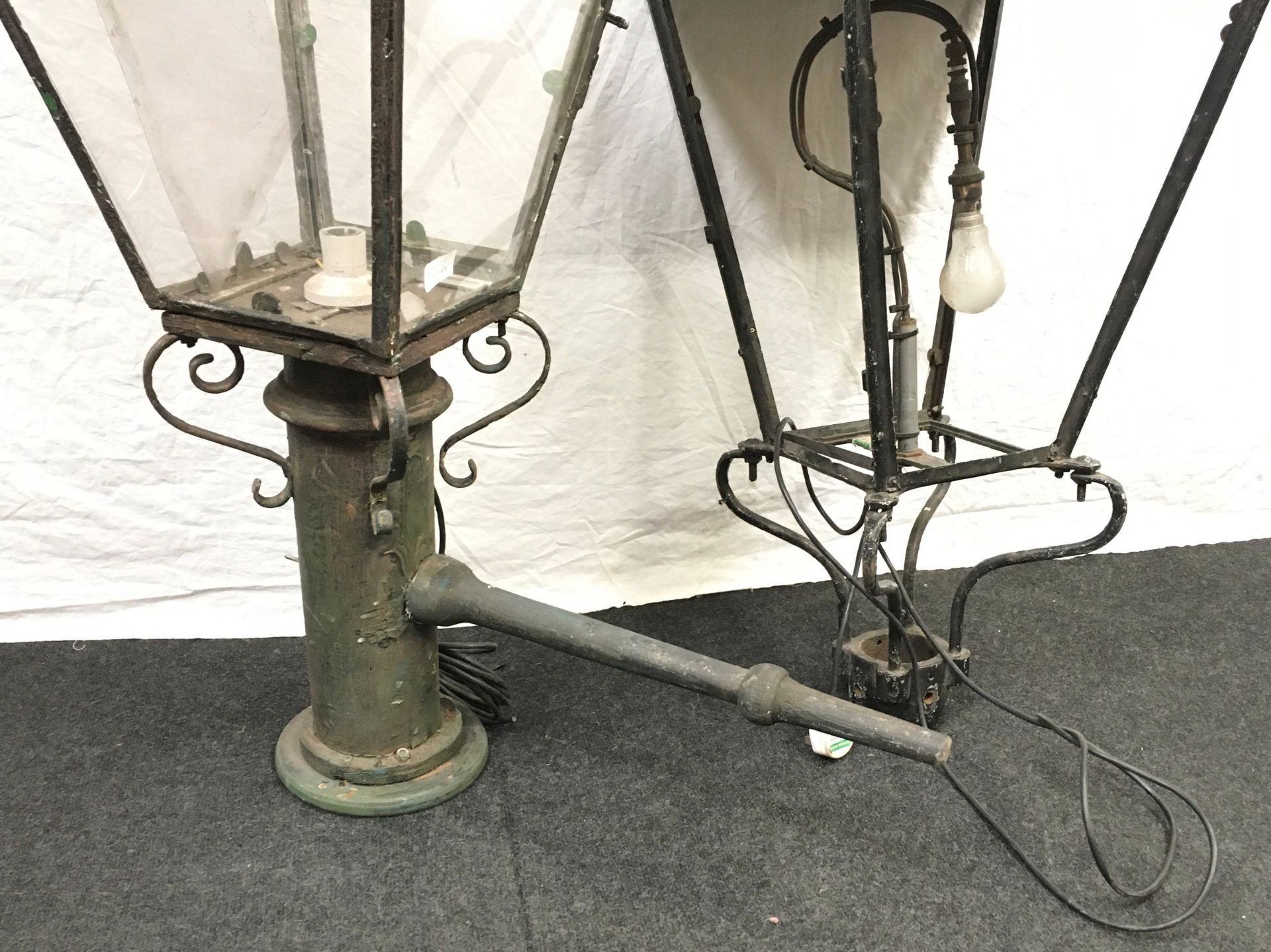 Two Vintage Lantern/street lamps converted to electricity - Image 3 of 3