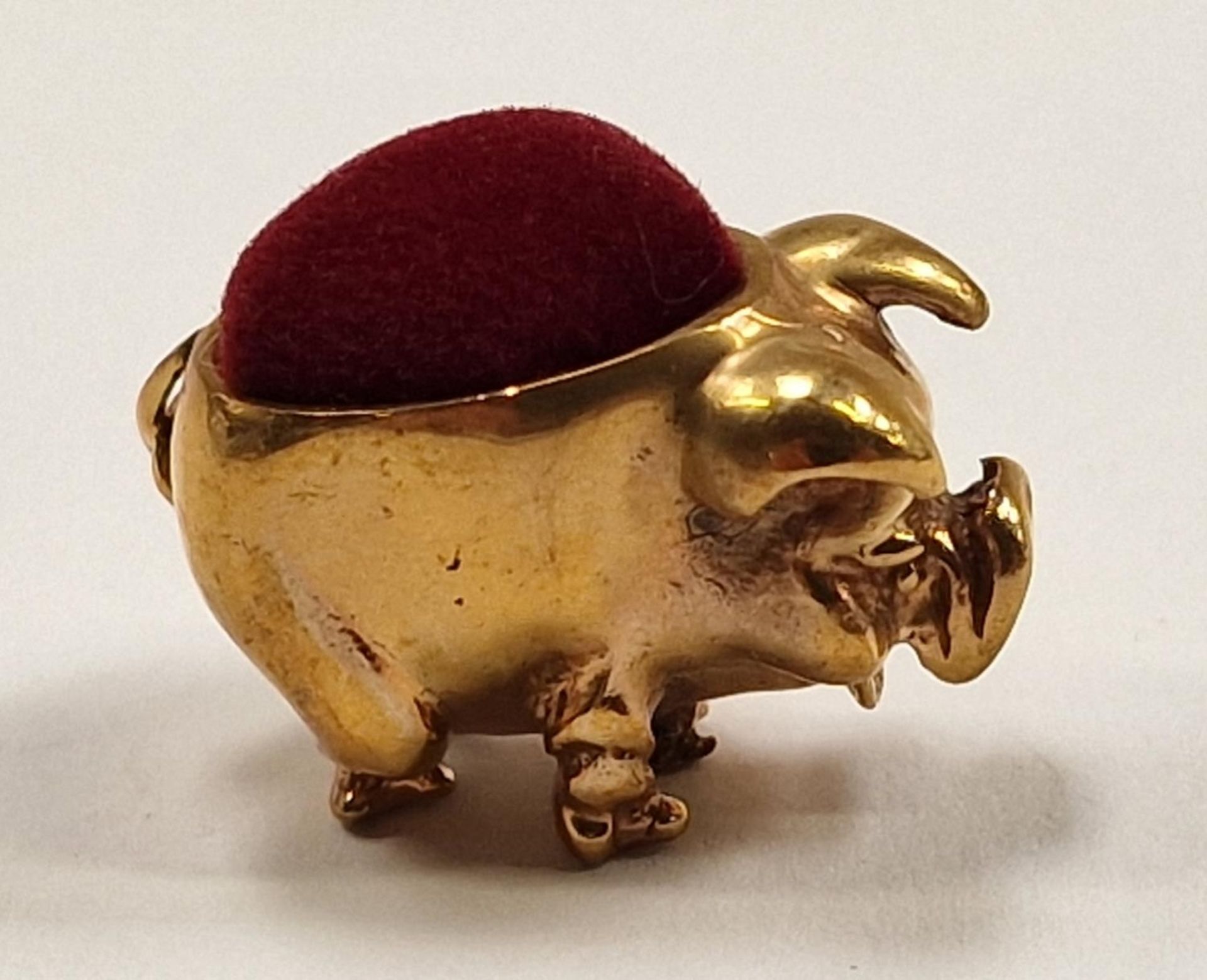 A brass pig pincushion - Image 4 of 5