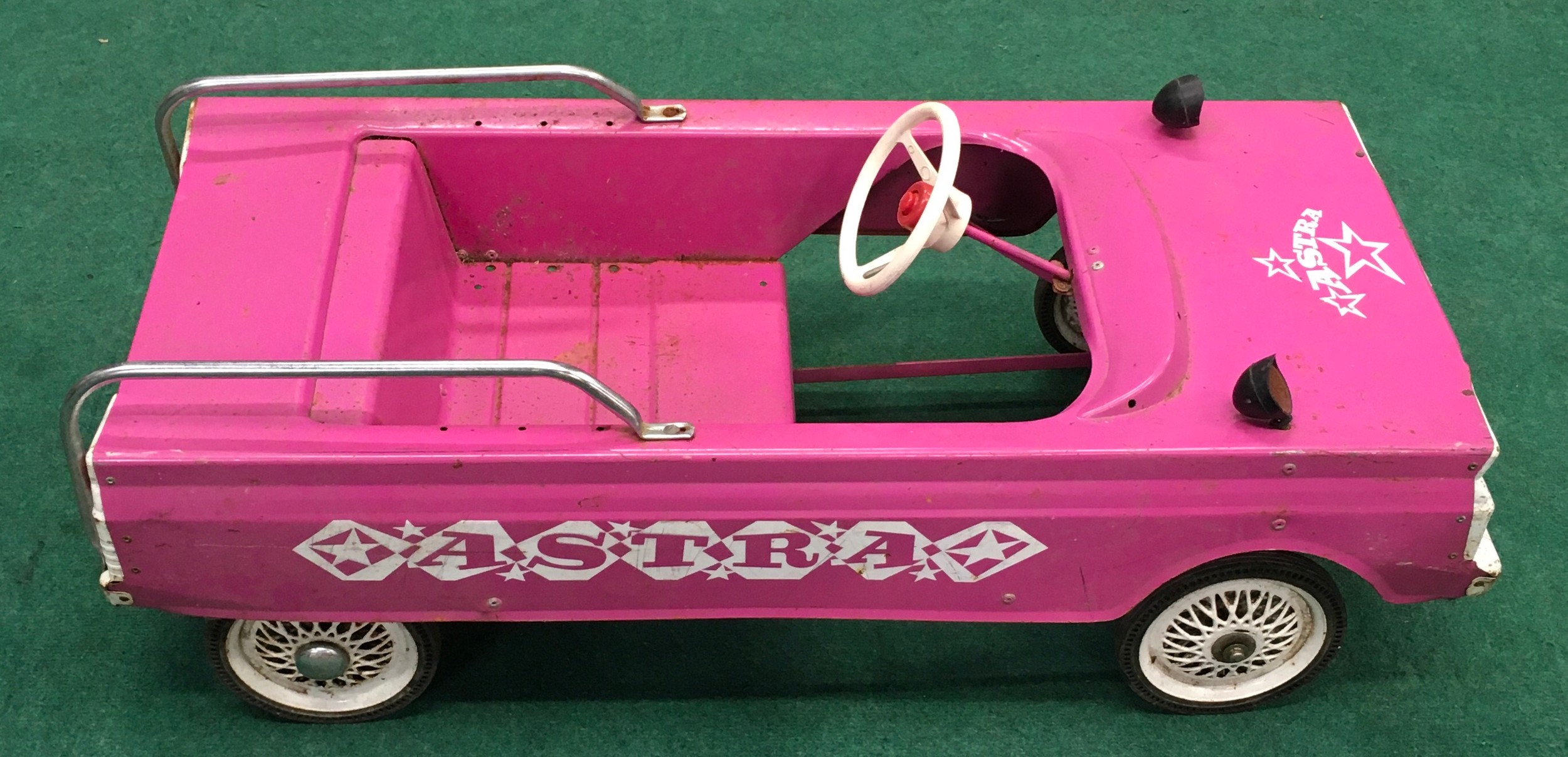 Triang 1960s vintage "Astra" pink pedal car 102x45x40cm. - Image 3 of 5