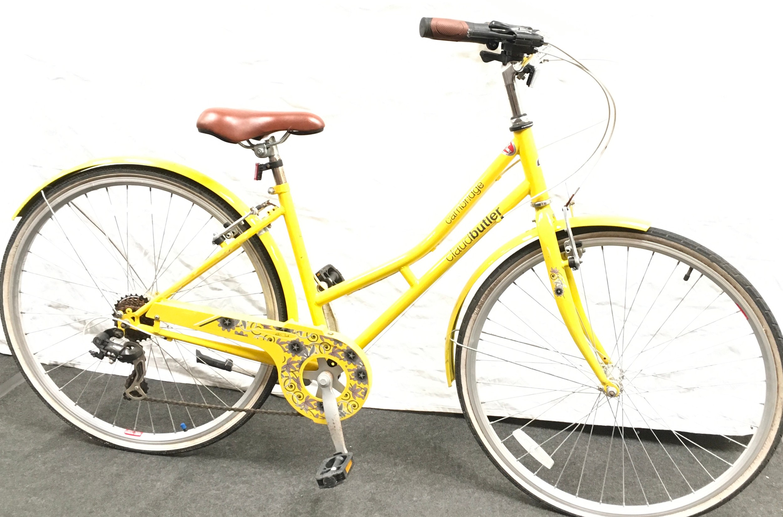 A Claude Butler Cambridge yellow bicycle, with 6 gears and frame size 18"/46cm