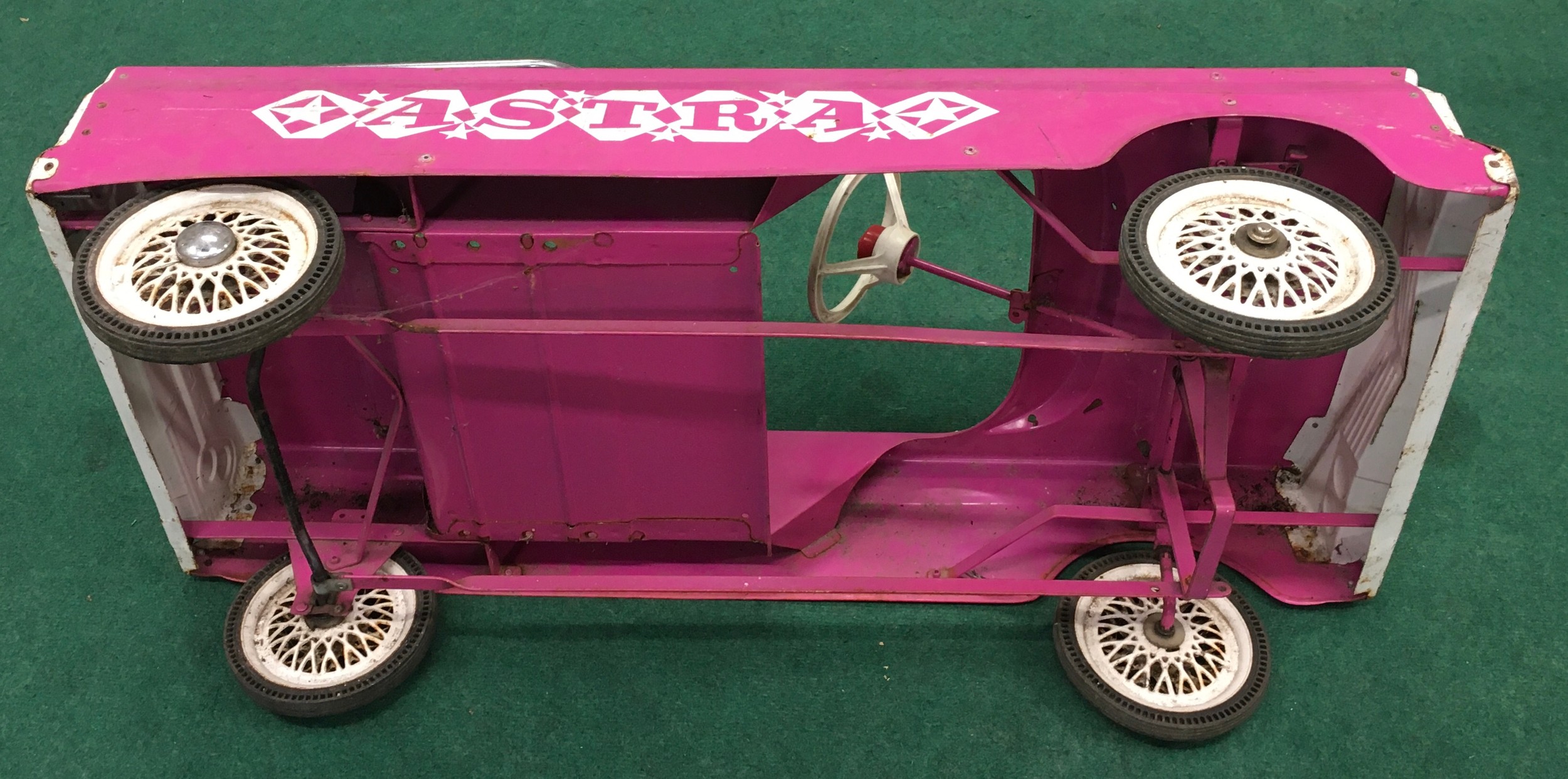 Triang 1960s vintage "Astra" pink pedal car 102x45x40cm. - Image 5 of 5