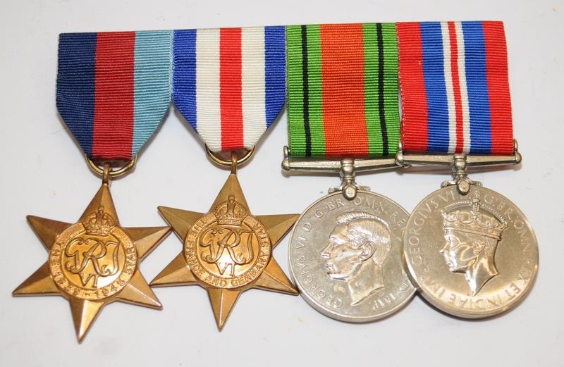 WWI/WWII? Dorset regiment side cap and medals. - Image 4 of 4