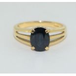 Sapphire Approx. 1.5ct solitaire 18ct gold ring, 4.6 grams, Size O.