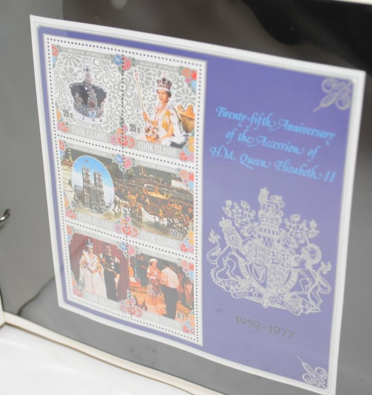 Commemorative album: The Silver Jubilee Stamps of Queen Elizabeth II. Extensive Commonwealth - Image 6 of 9