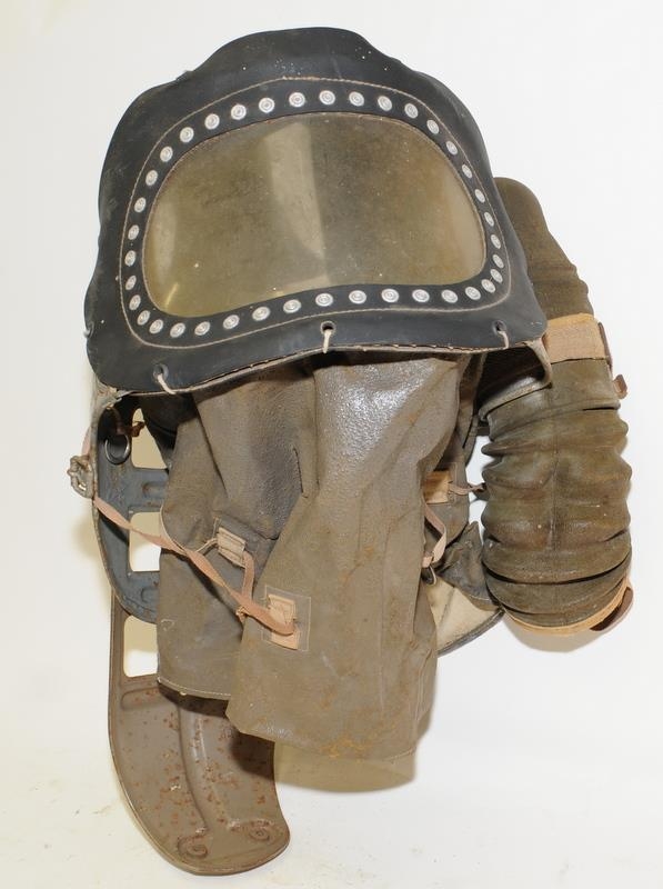 WWII baby's gas mask with 1939 date stamp - Image 4 of 6